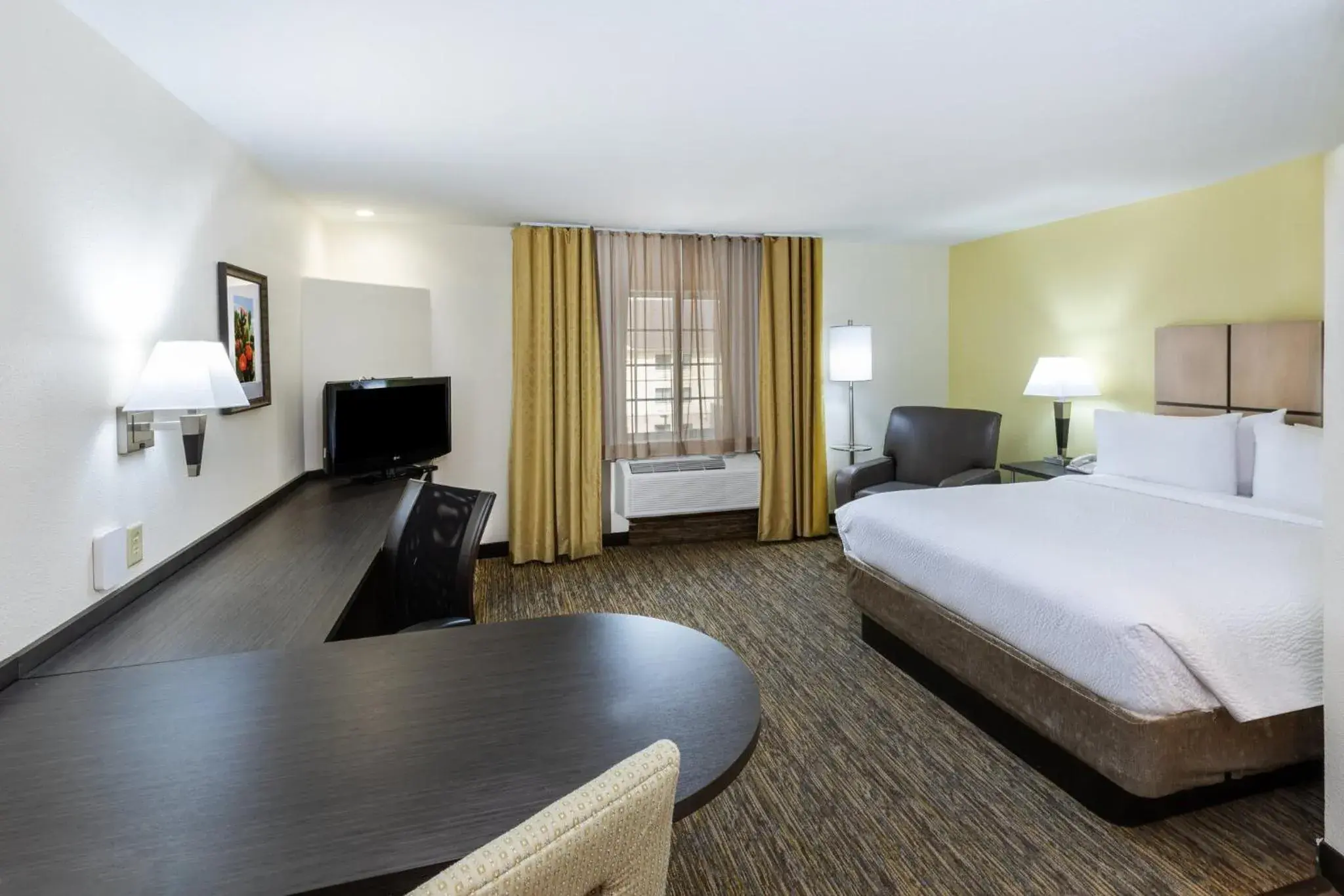 Photo of the whole room, Bed in Candlewood Suites Tyler by IHG Photo of the whole room, Bed in Candlewood Suites Tyler by IHG