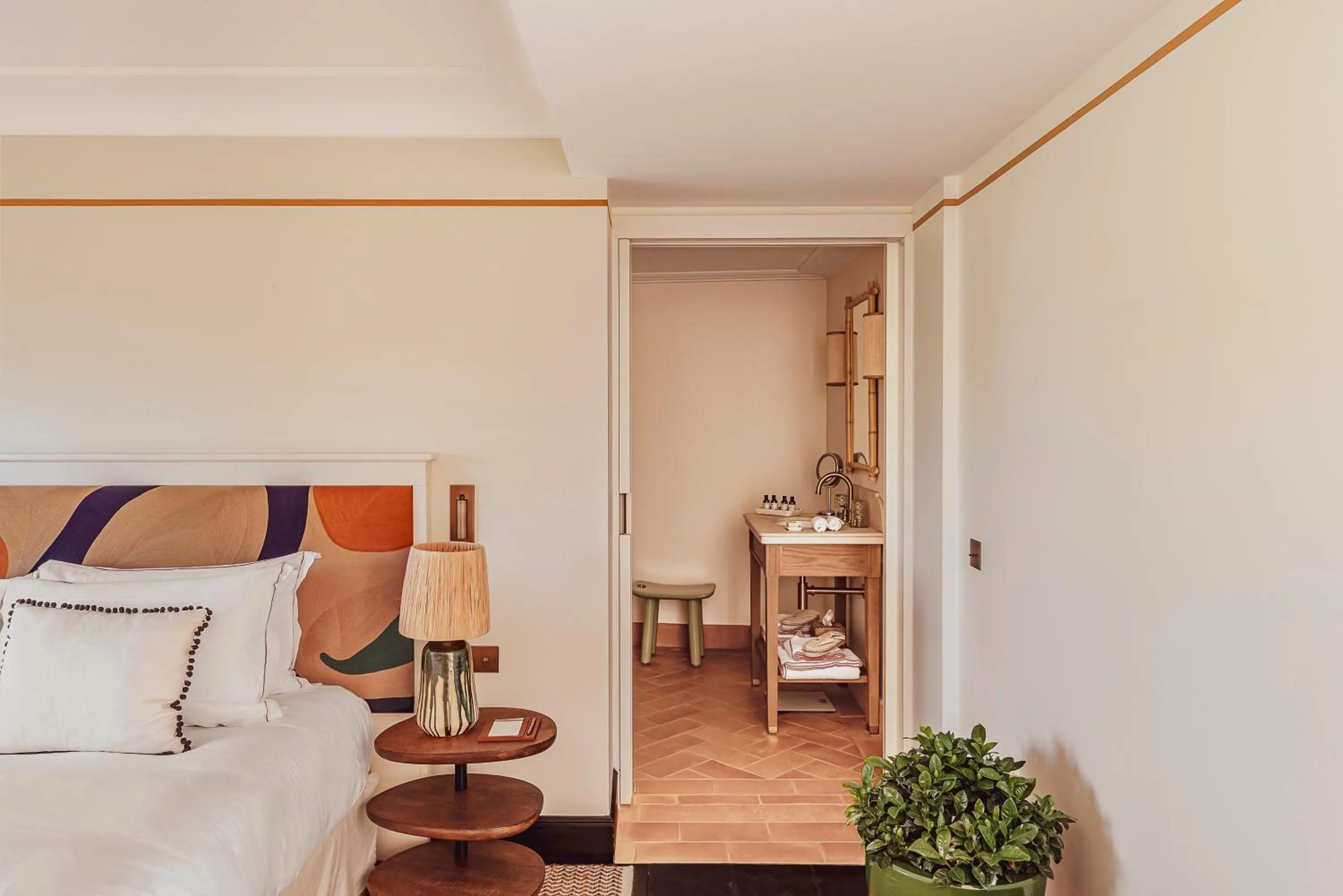 Bathroom, Bed in Hotel Lou Pinet