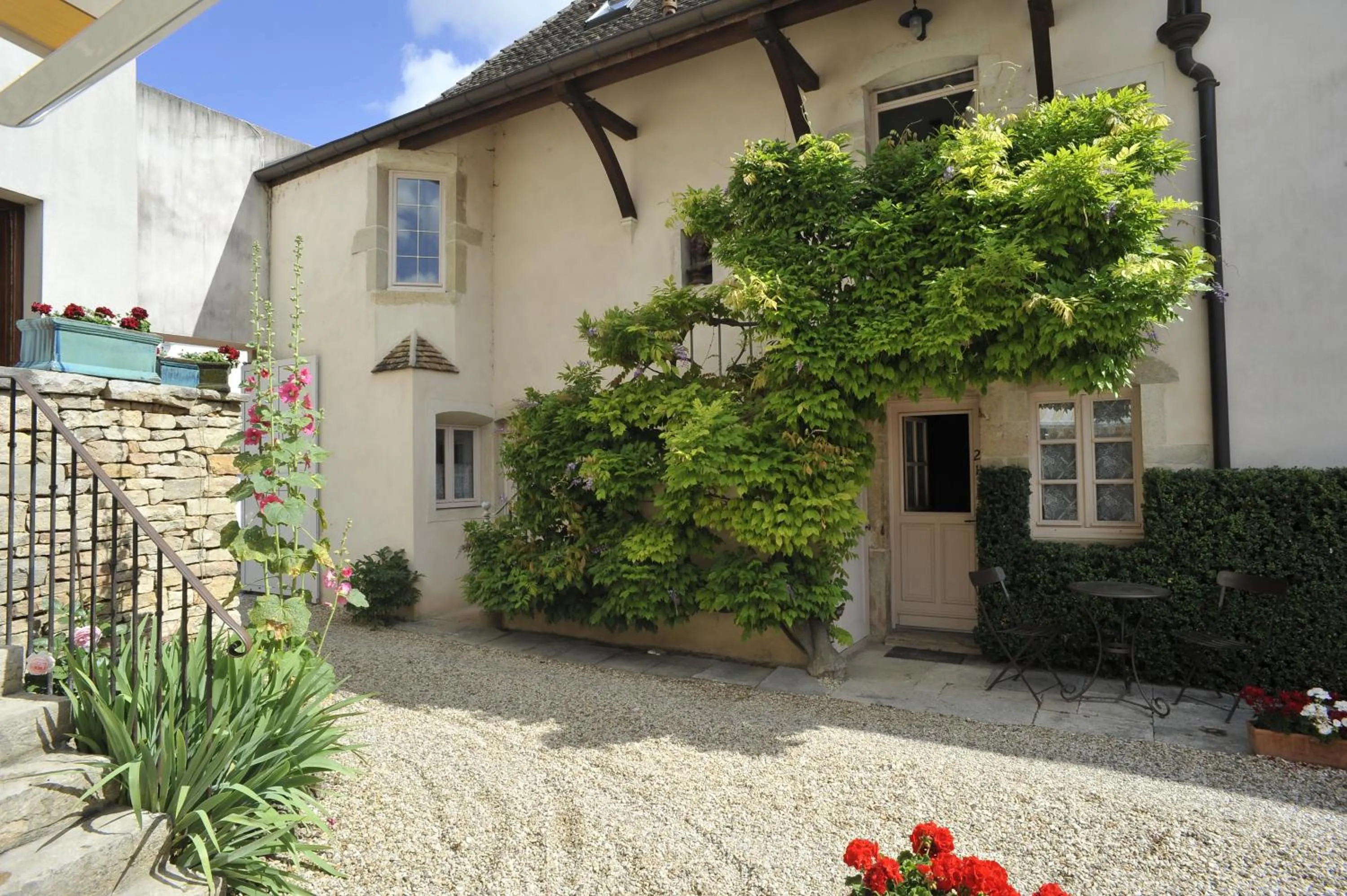 Facade/entrance in Beaune Hôtel