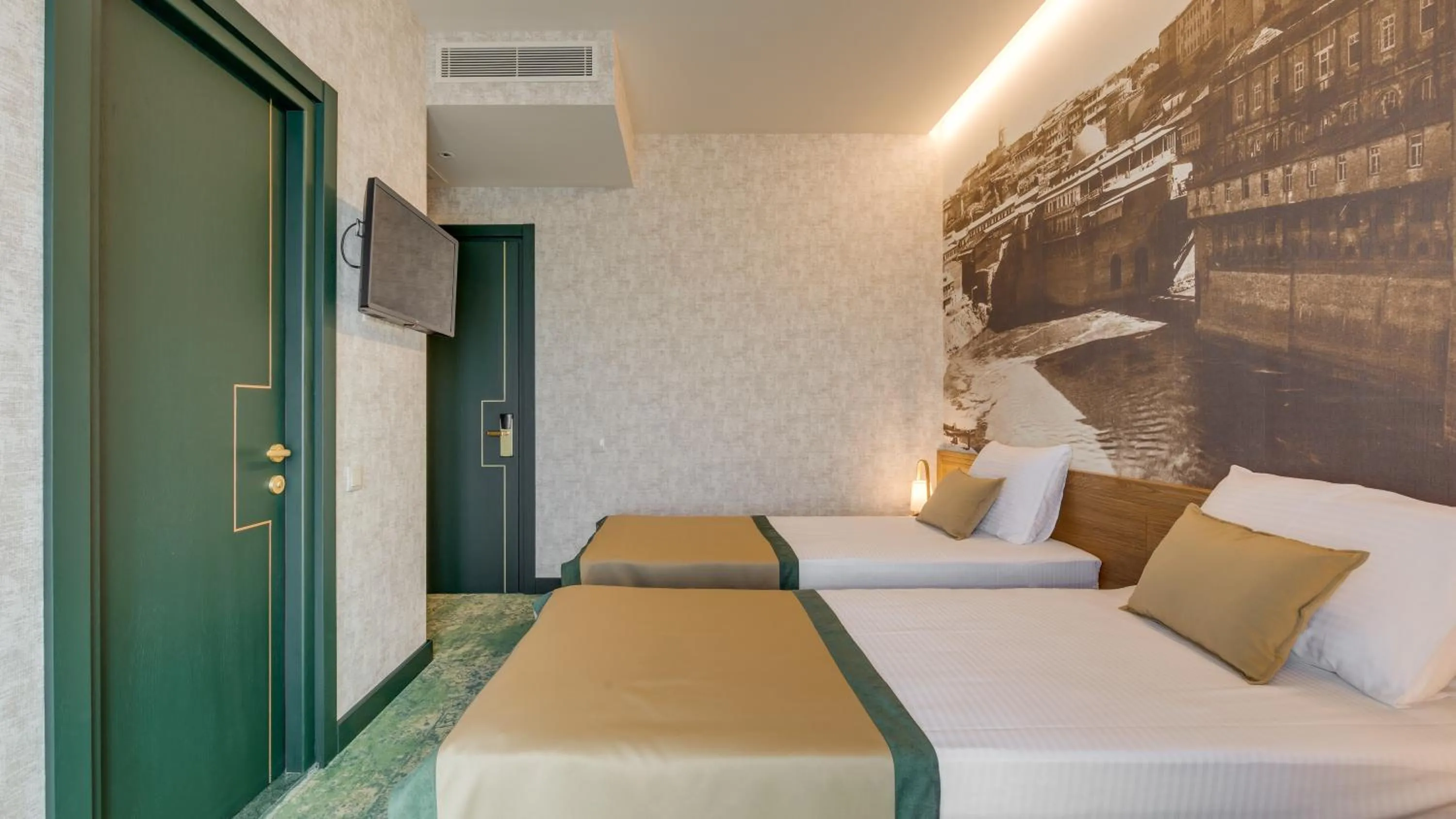 Bedroom, Bed in Sole Palace