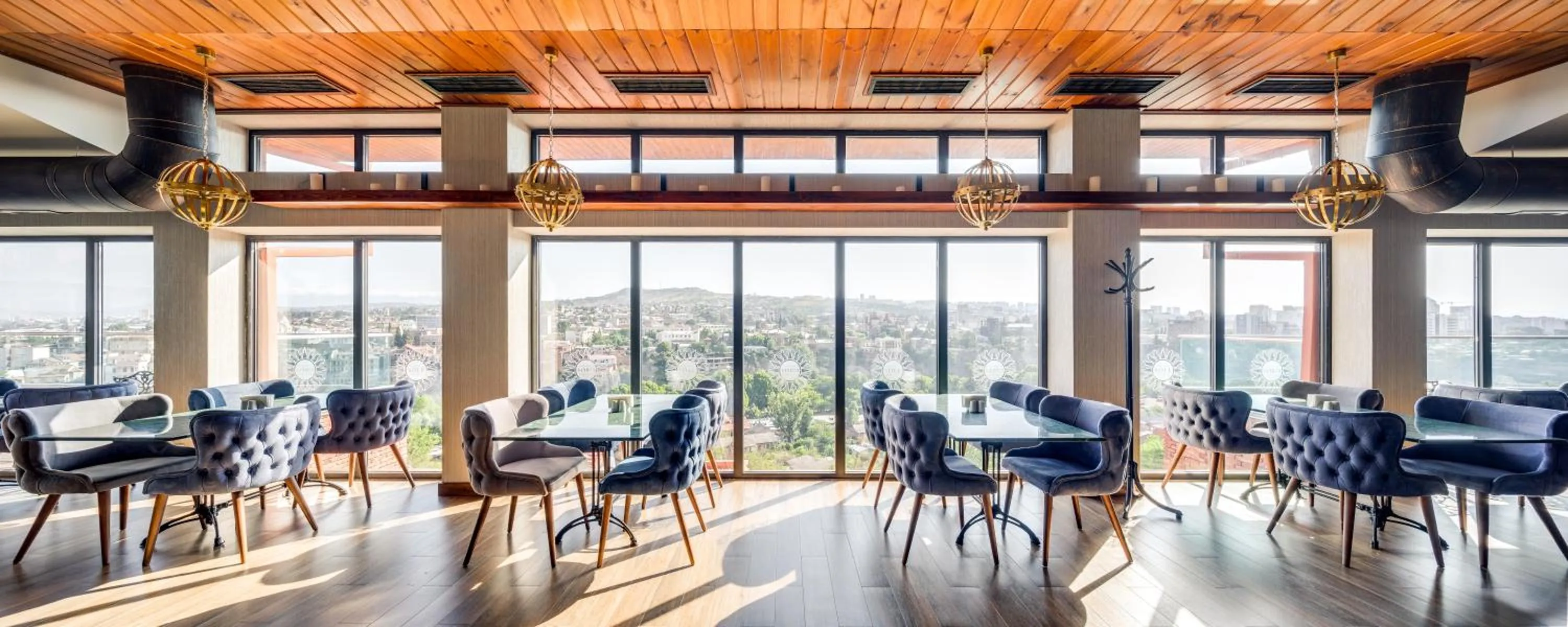 Restaurant/places to eat in Sole Palace