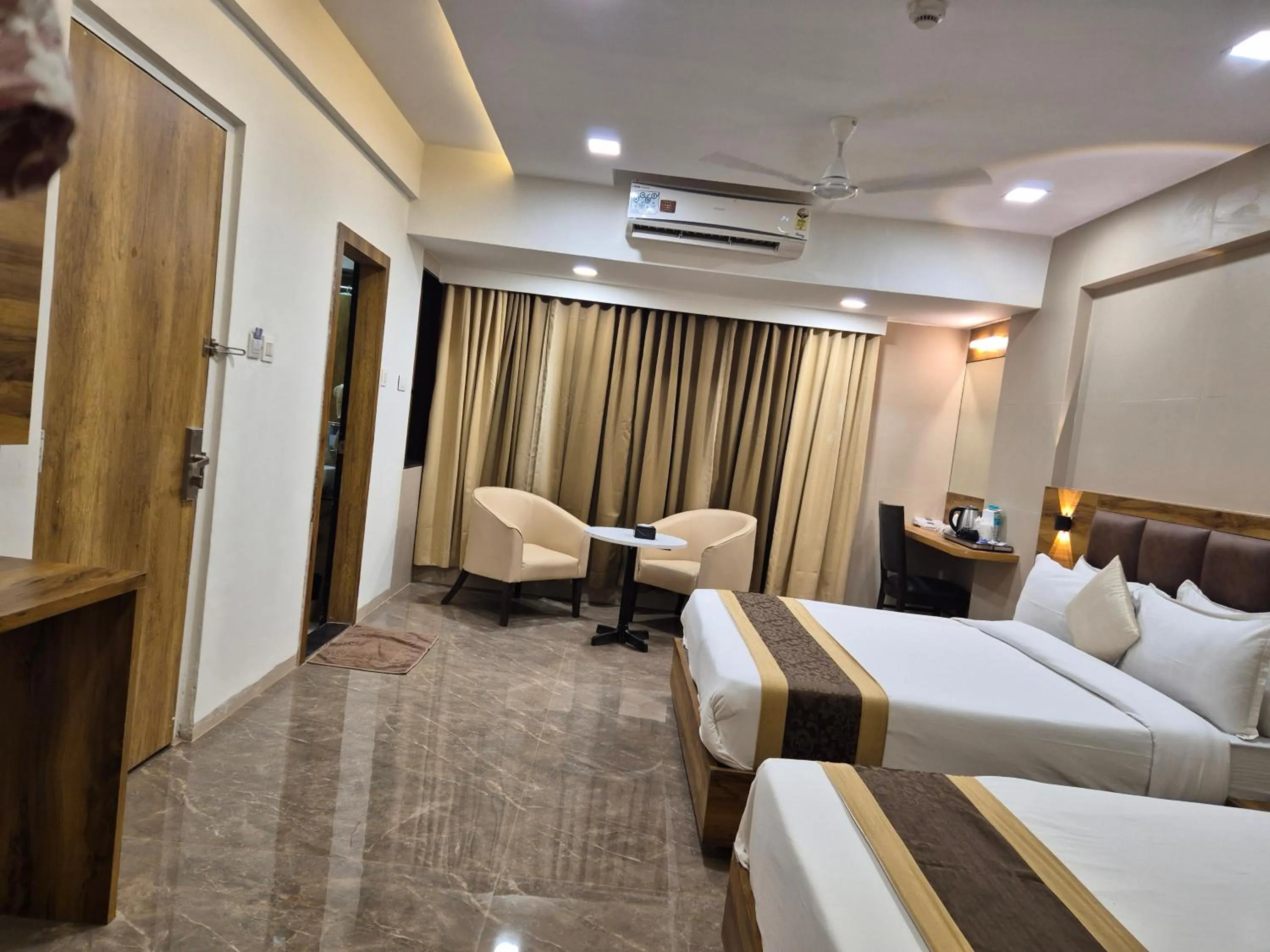 Bedroom, Bed in Hotel Grace Galaxy