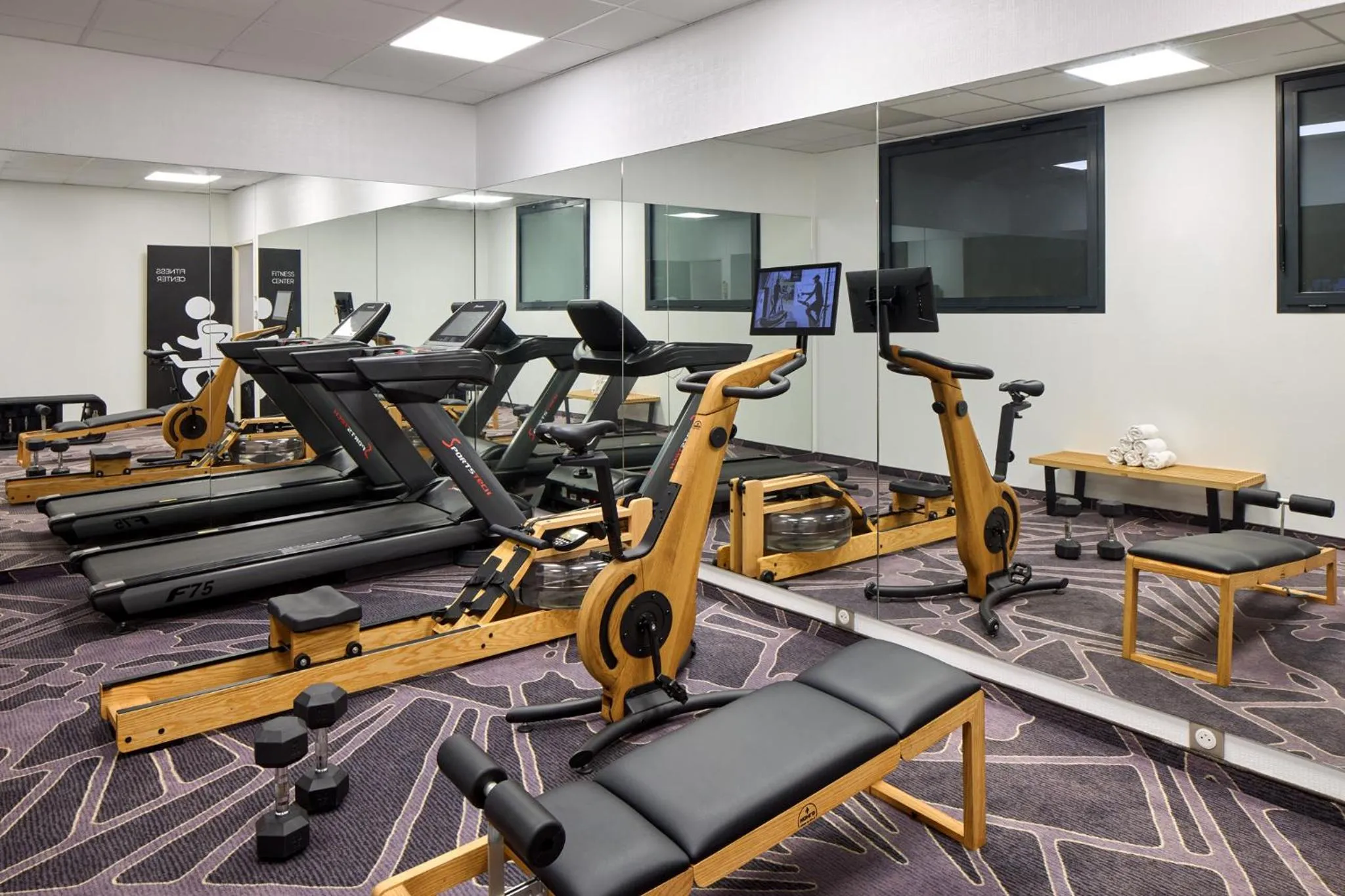 Fitness centre/facilities in Hôtel Roissy