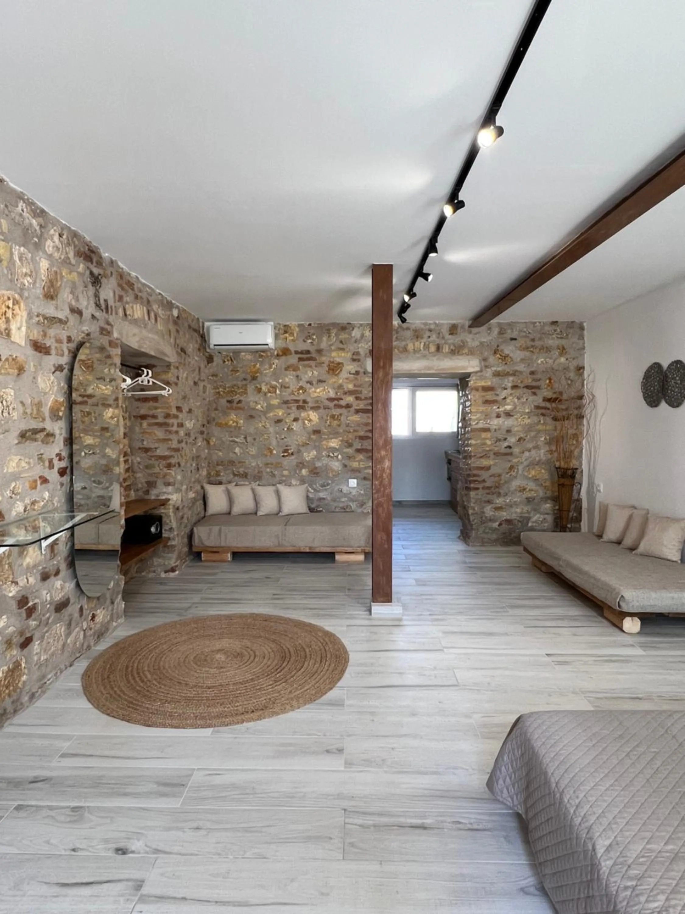 Photo of the whole room in Greco Mare