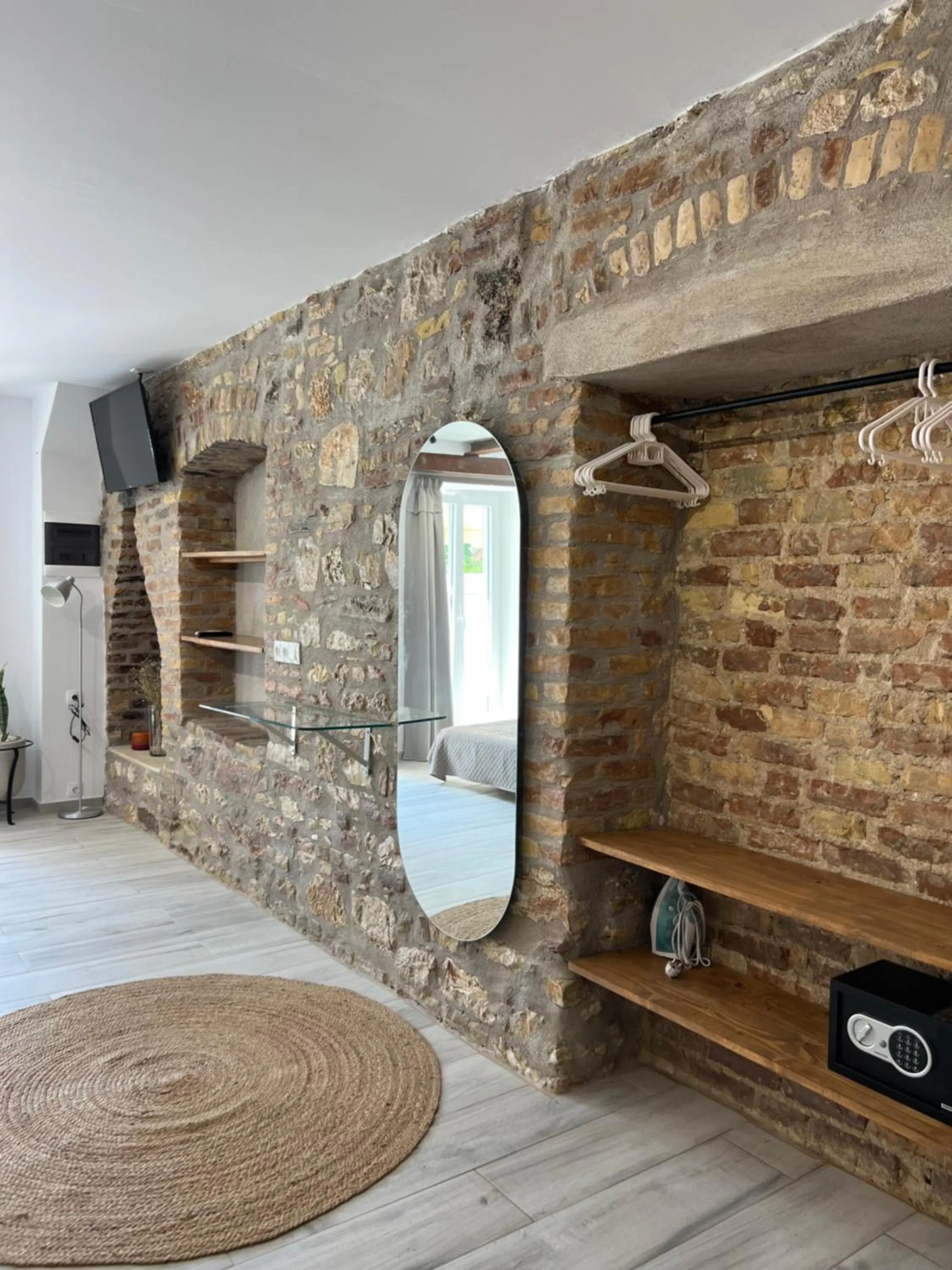 wardrobe in Greco Mare