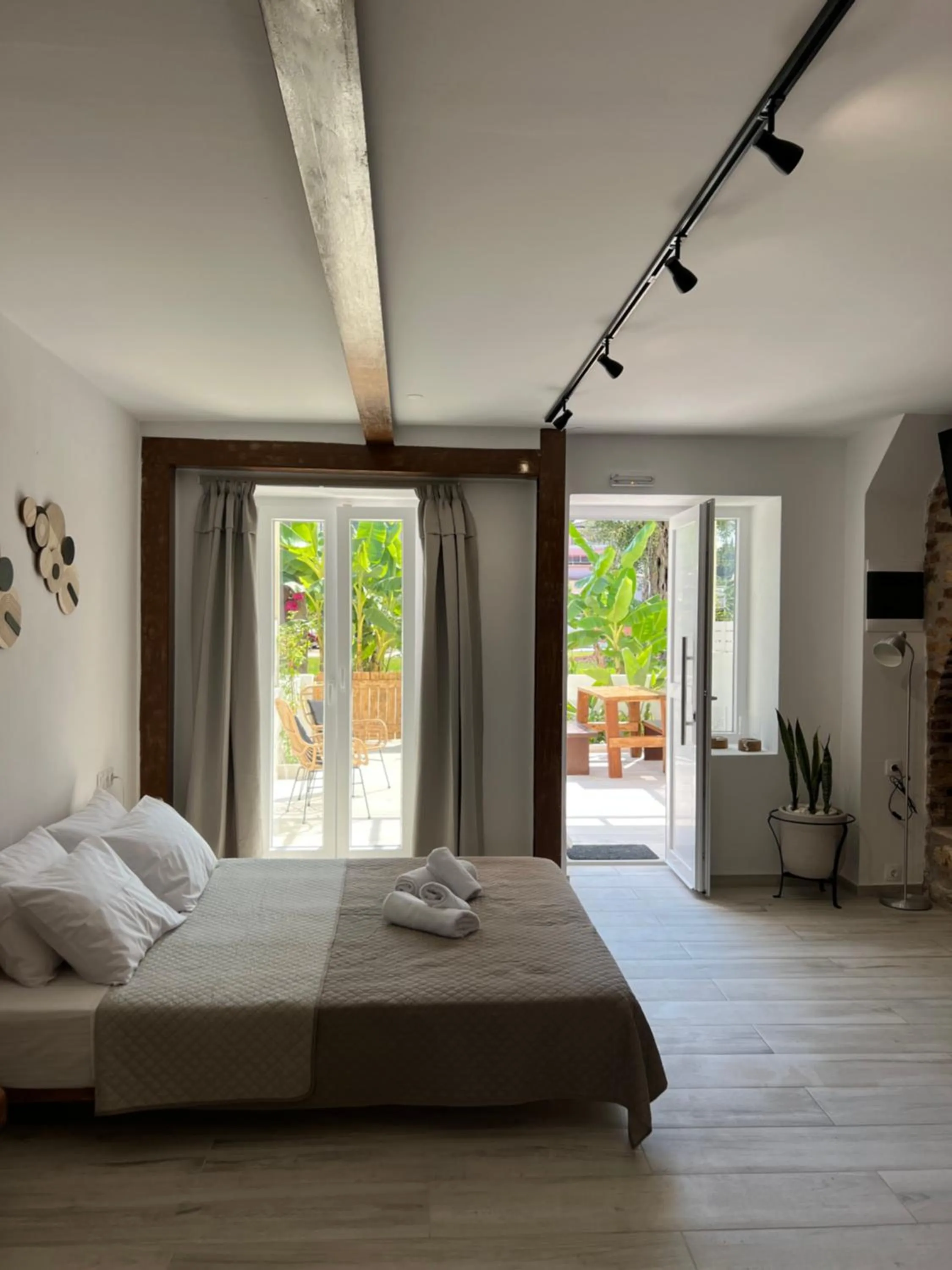 Photo of the whole room, Bed in Greco Mare