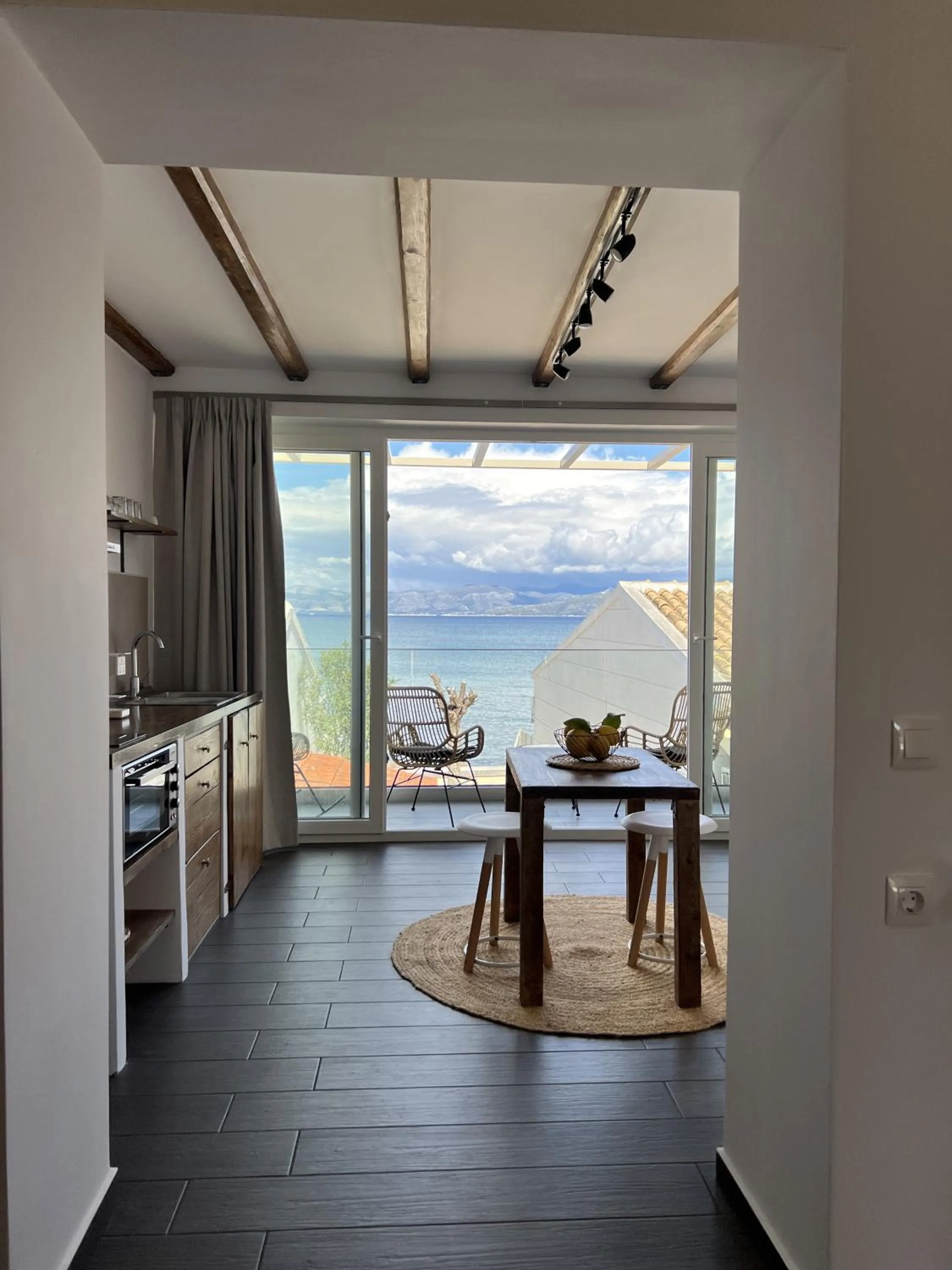 Photo of the whole room in Greco Mare