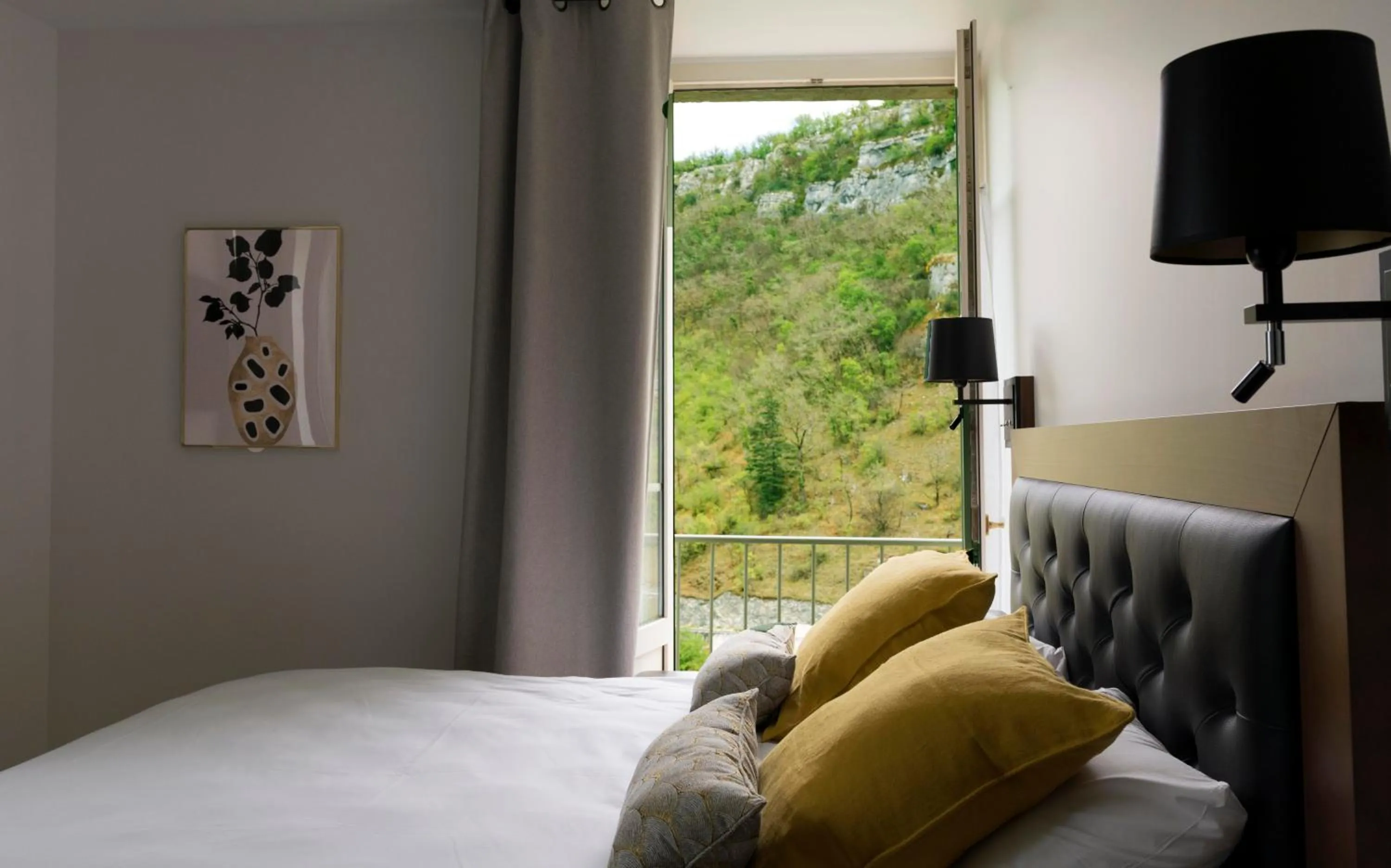 Natural landscape, Bed in Hotel Beau Site - Rocamadour