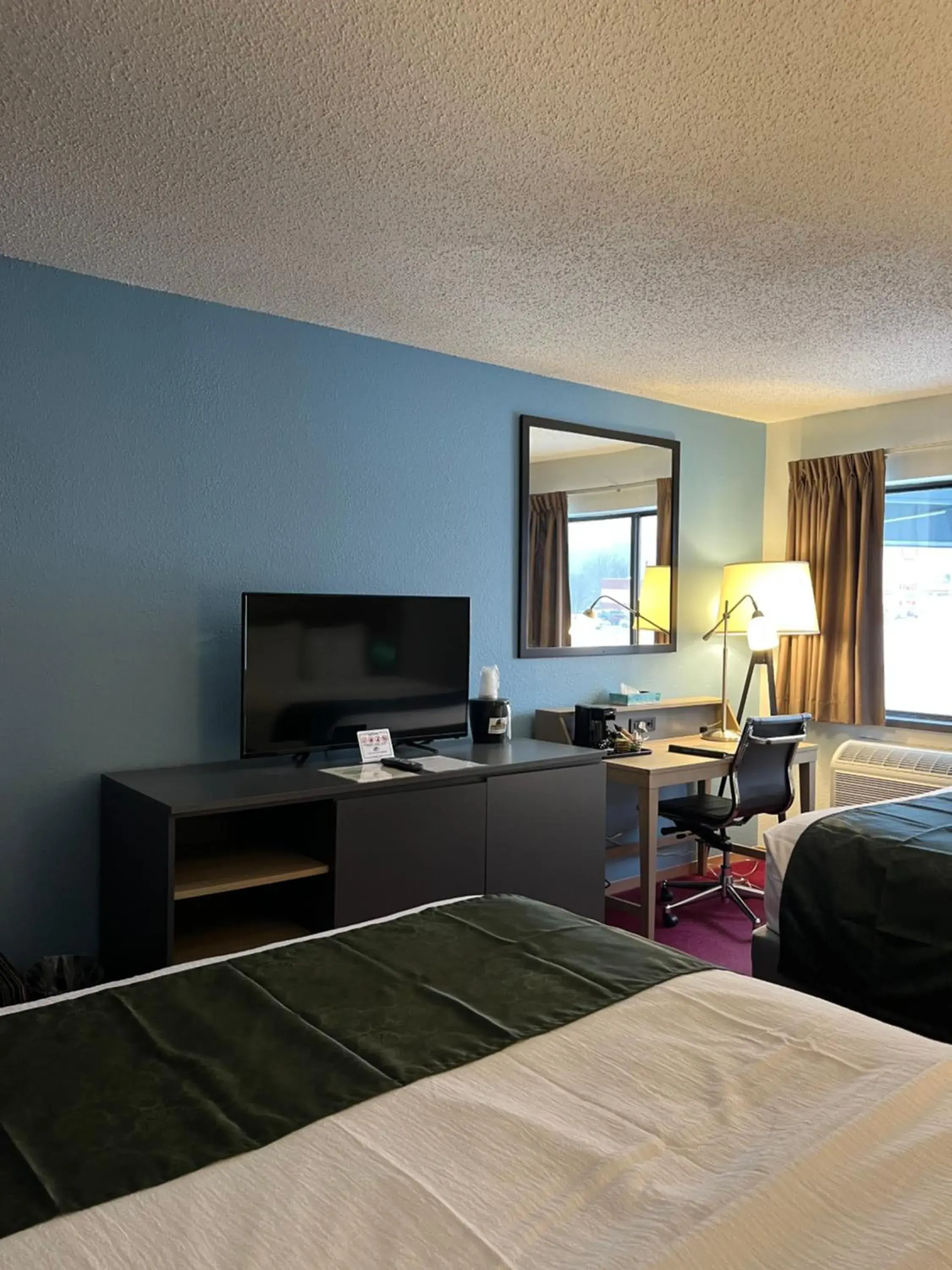 Bed in Pictured Rocks Inn and Suites Bed in Pictured Rocks Inn and Suites