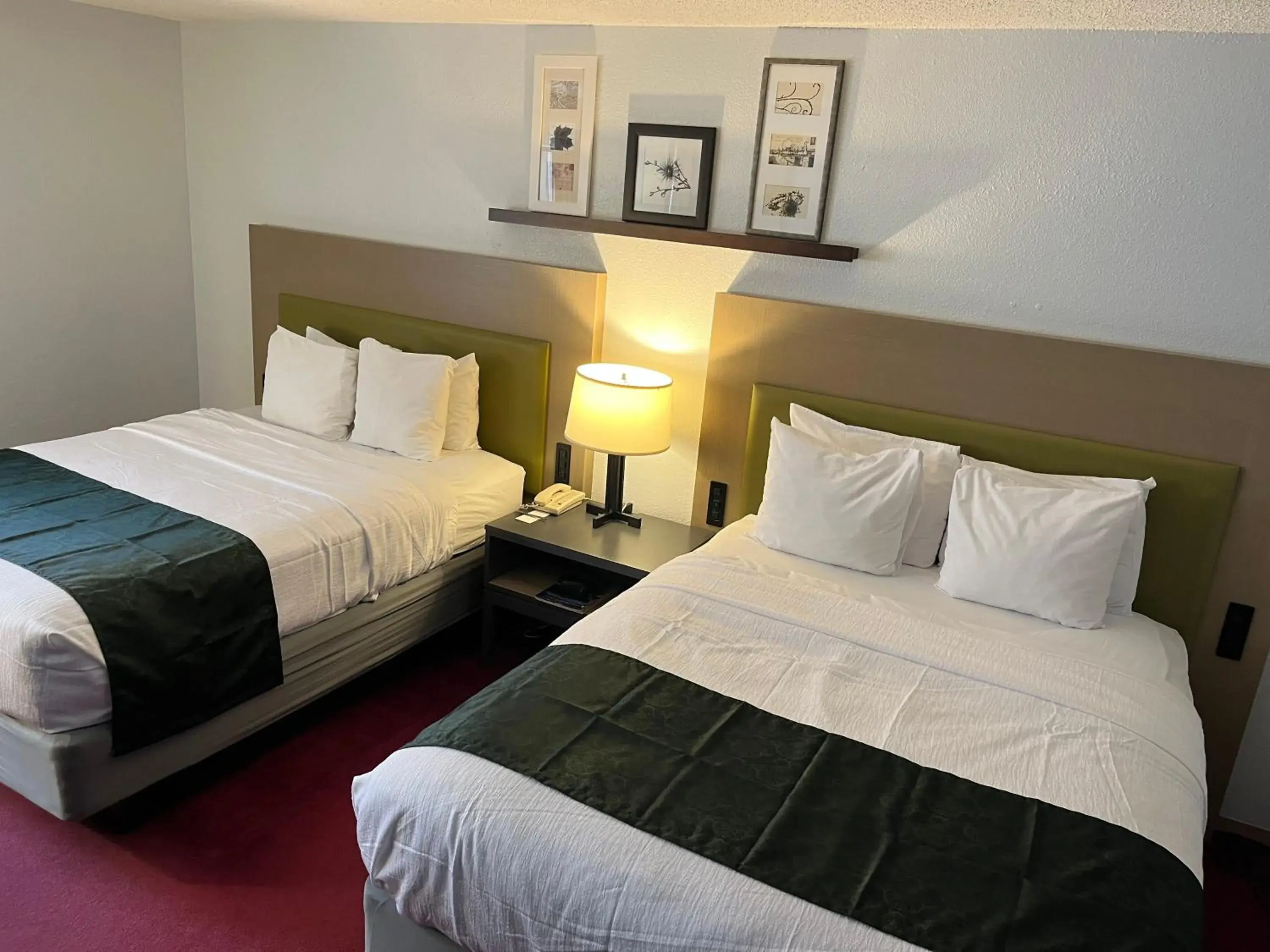 Bed in Pictured Rocks Inn and Suites Bed in Pictured Rocks Inn and Suites