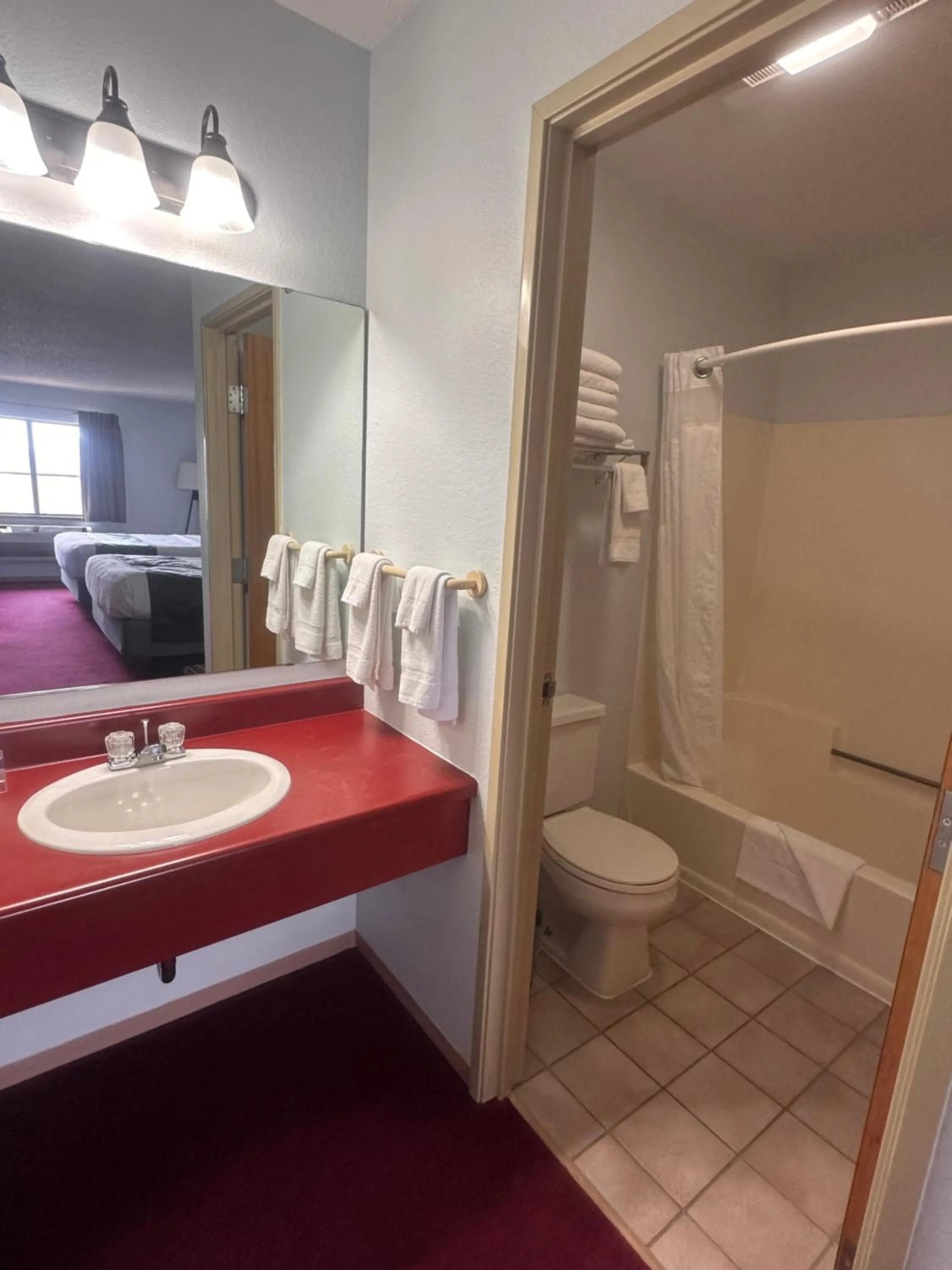 Pictured Rocks Inn and Suites