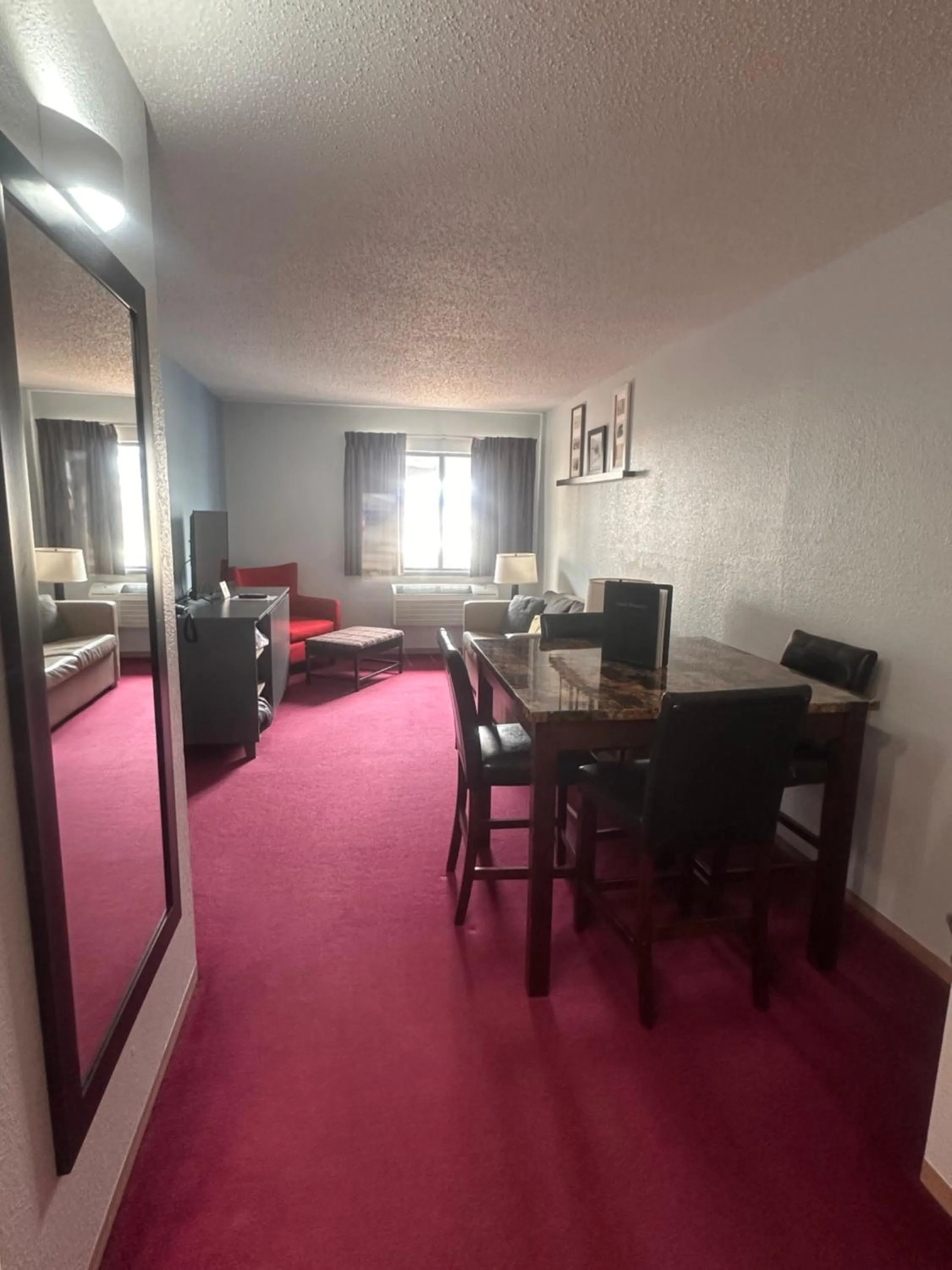 Pictured Rocks Inn and Suites