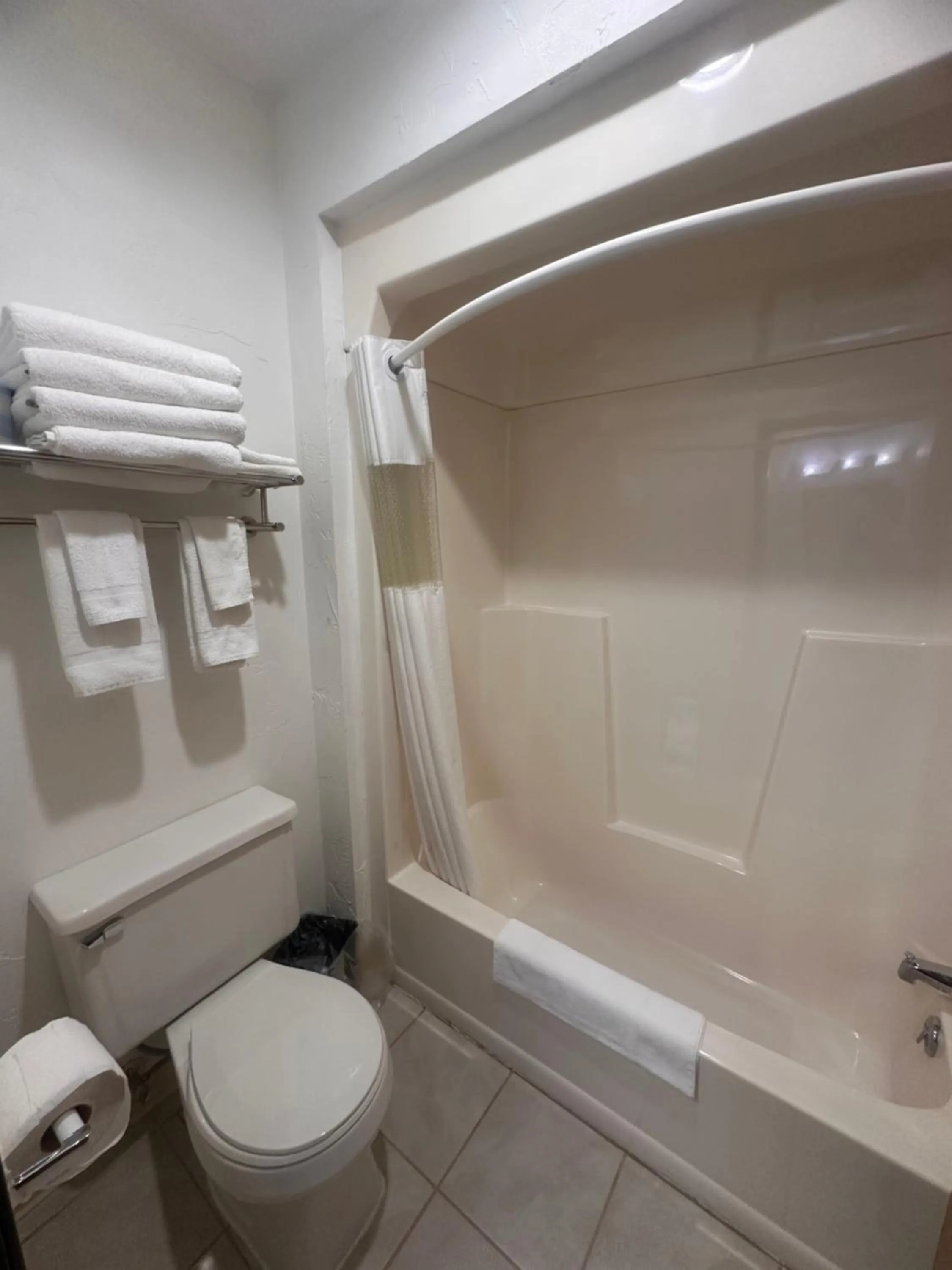 Pictured Rocks Inn and Suites