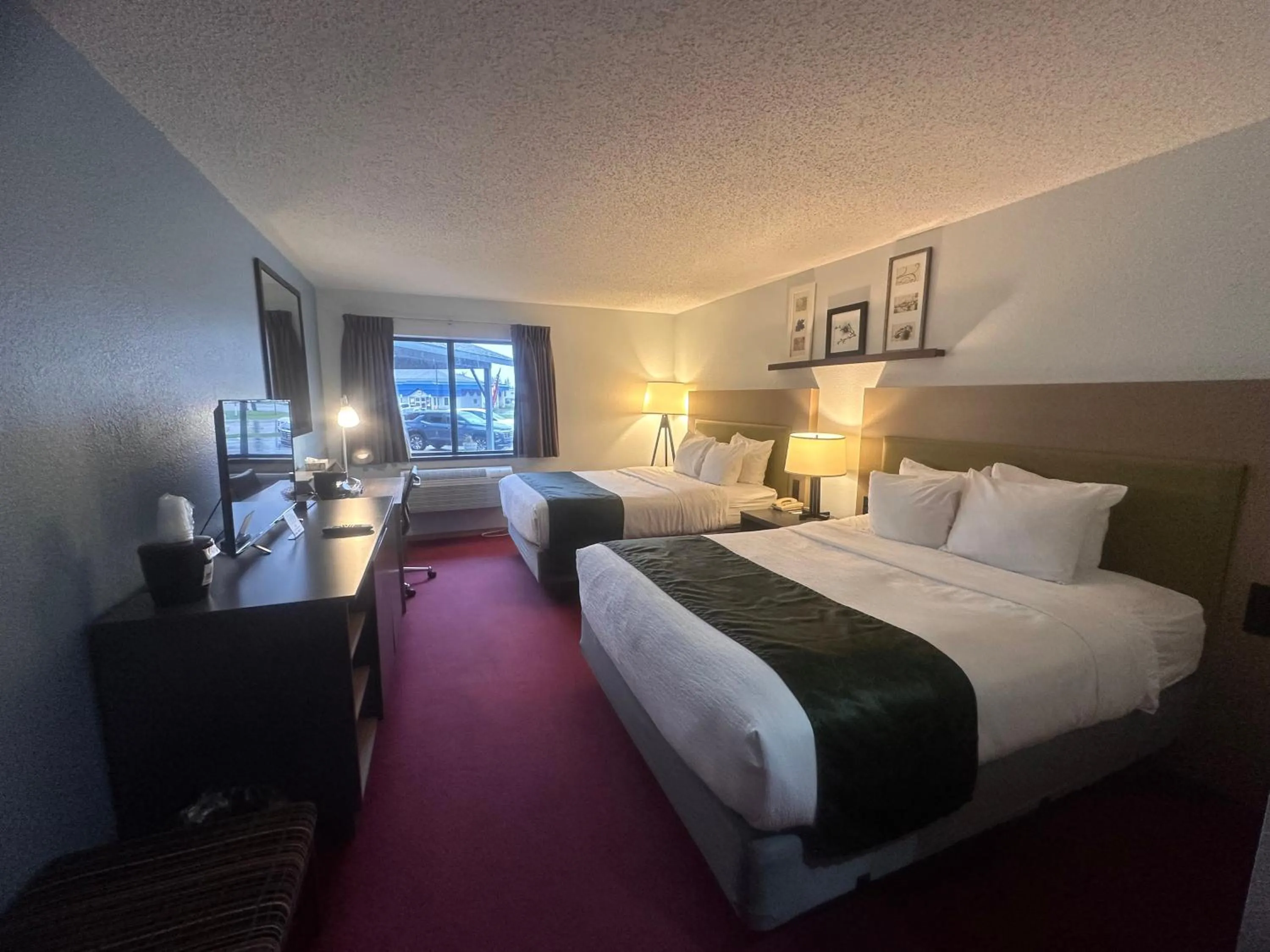 Bed in Pictured Rocks Inn and Suites