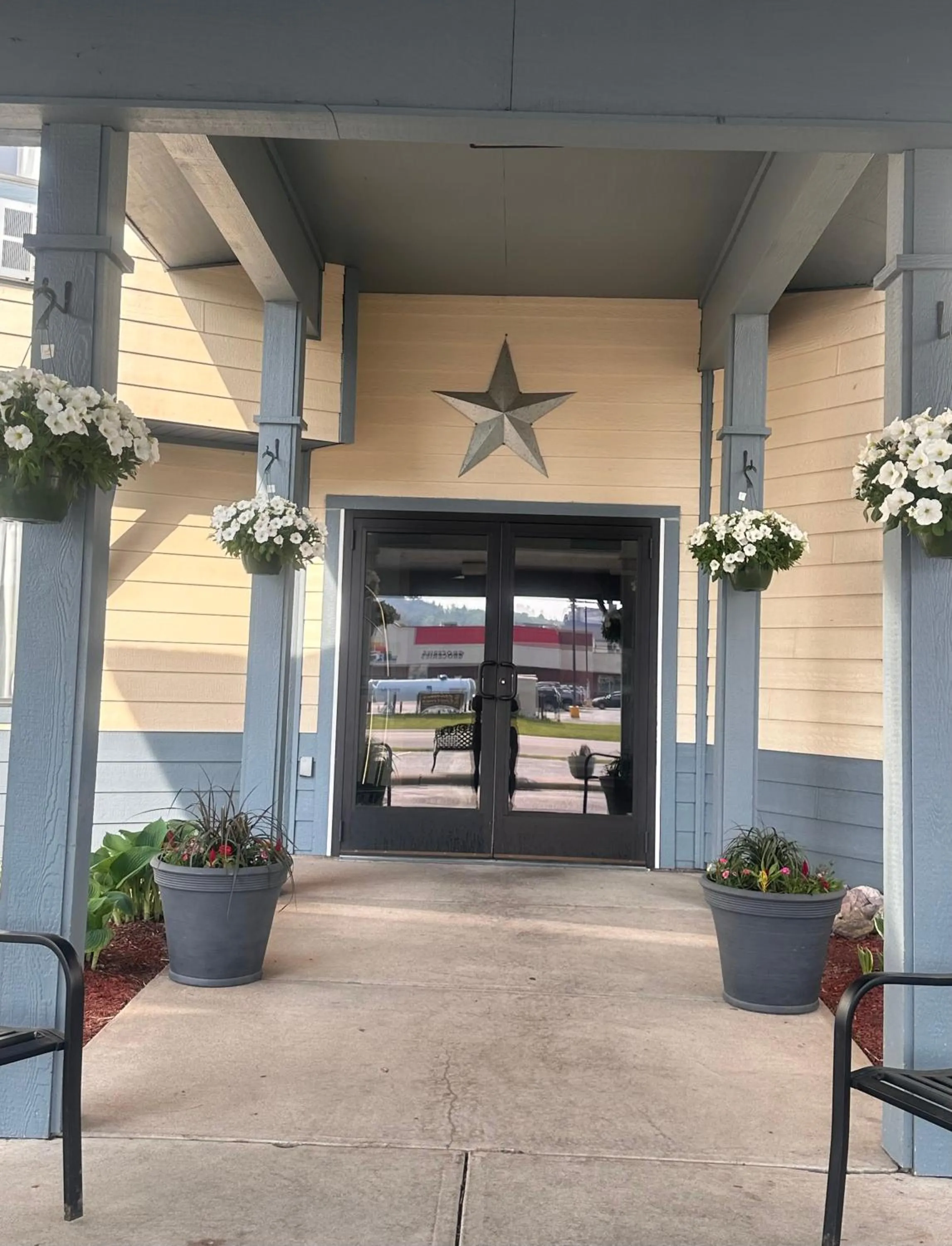 Pictured Rocks Inn and Suites