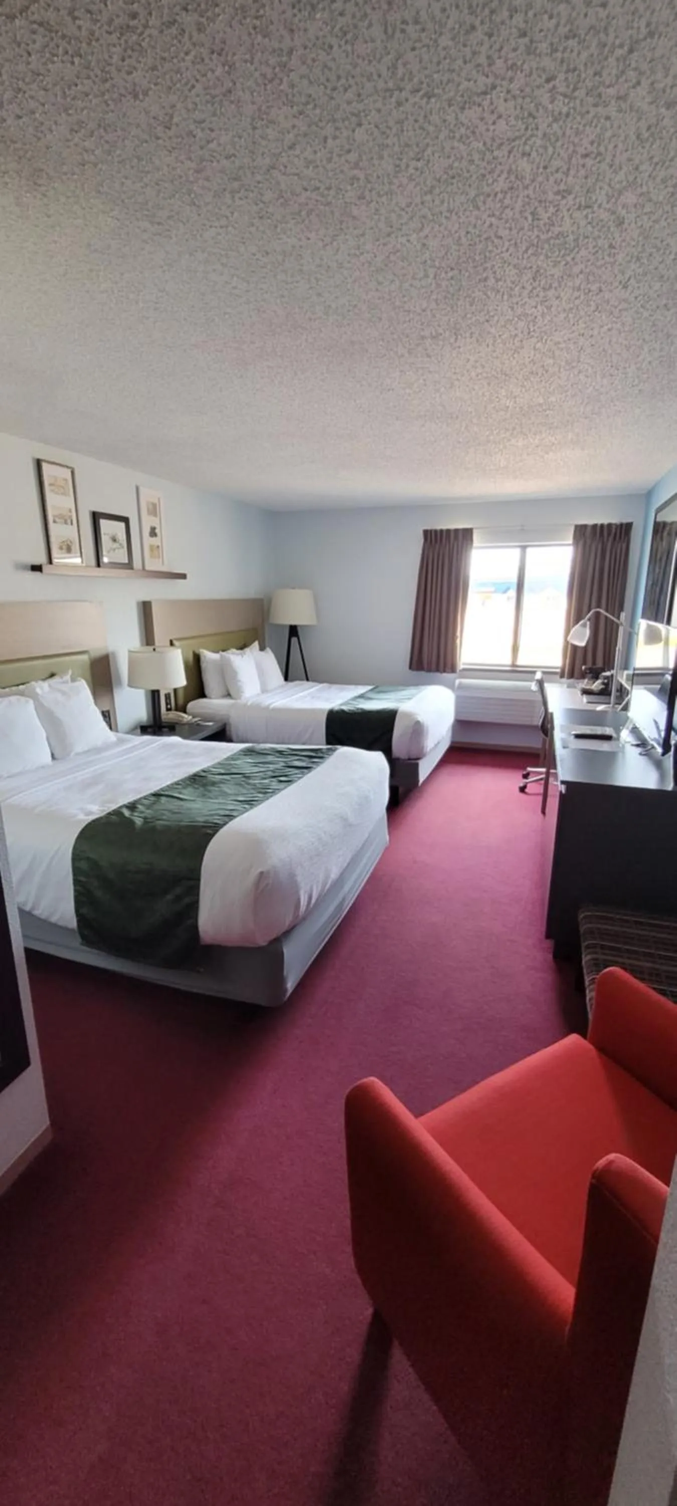 Bed in Pictured Rocks Inn and Suites