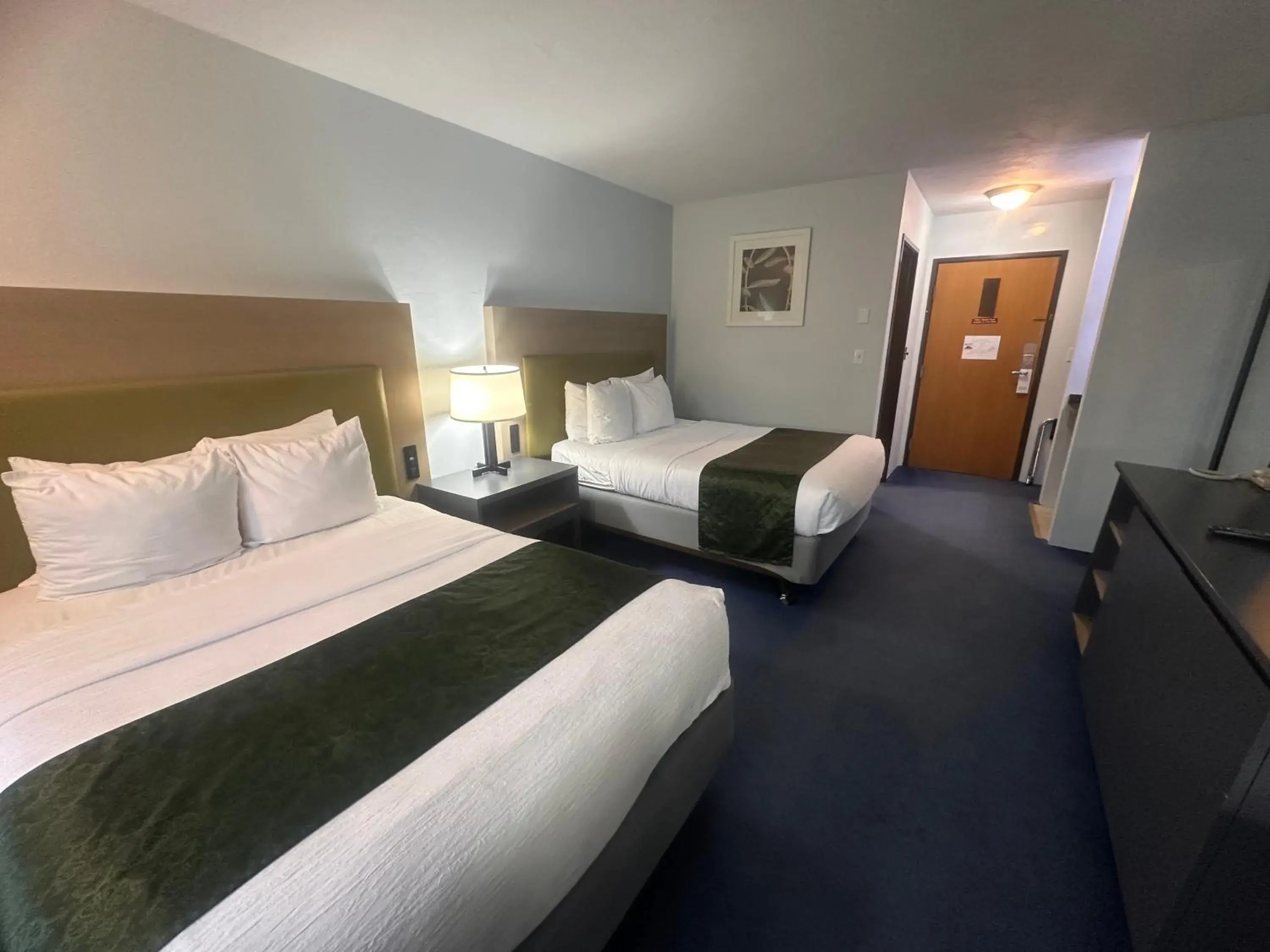 Bed in Pictured Rocks Inn and Suites Bed in Pictured Rocks Inn and Suites