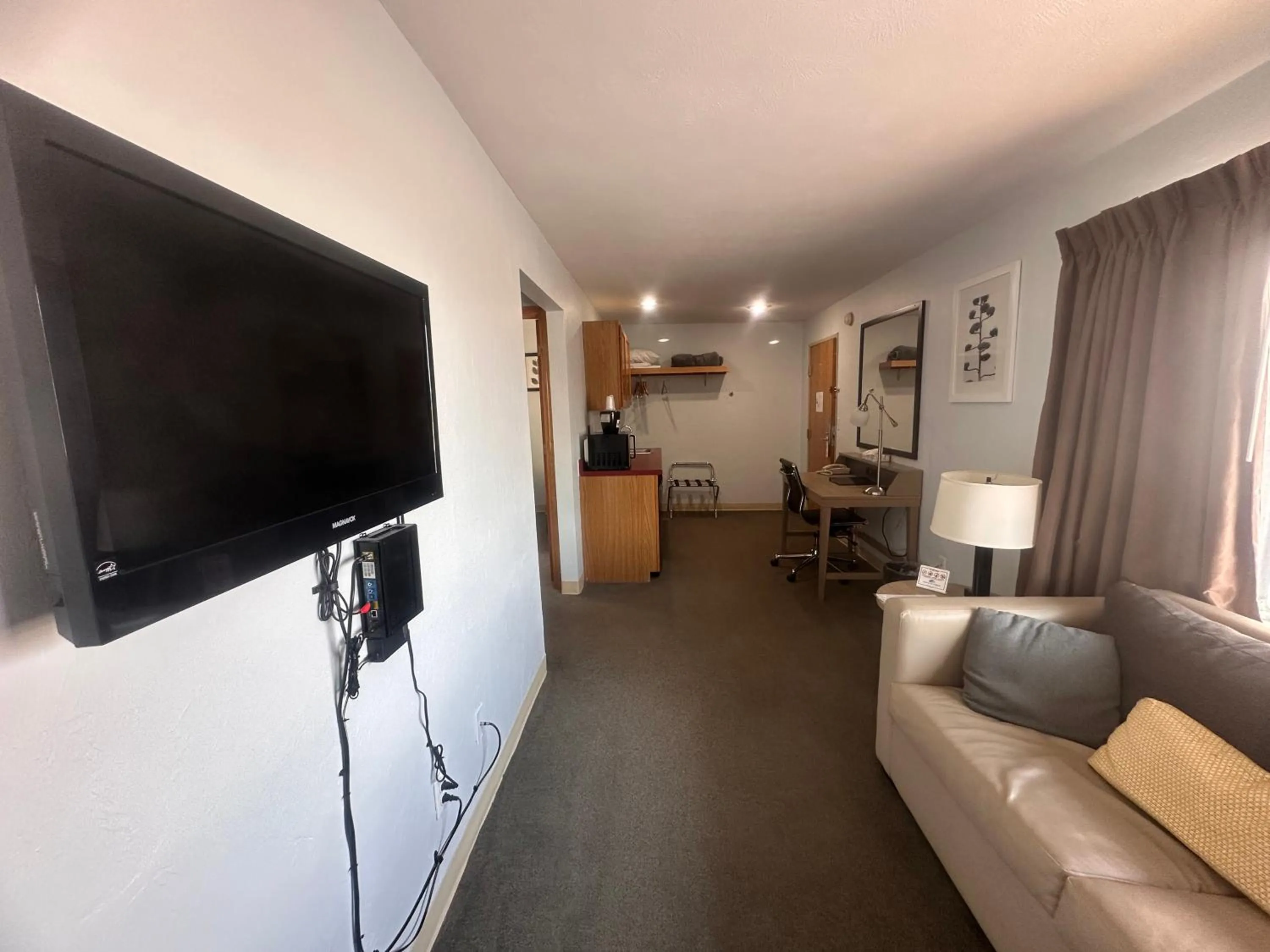 Pictured Rocks Inn and Suites