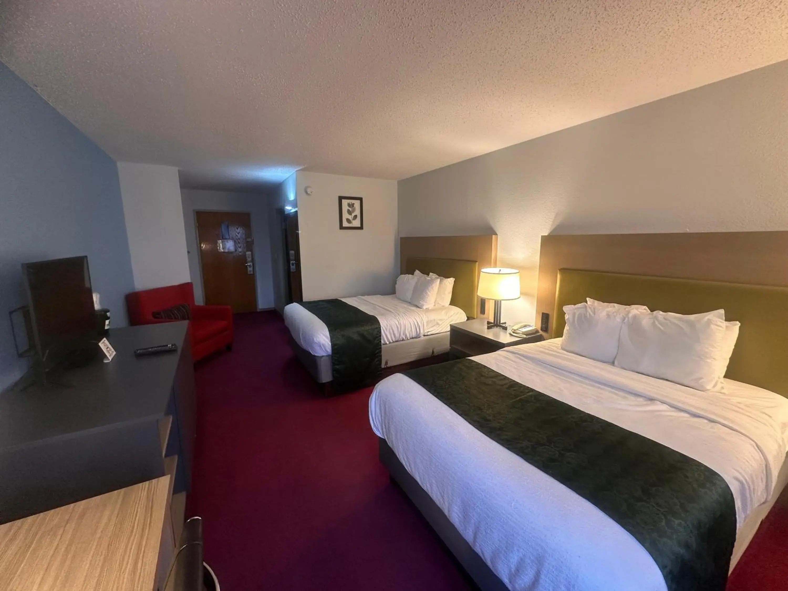 Bed in Pictured Rocks Inn and Suites Bed in Pictured Rocks Inn and Suites