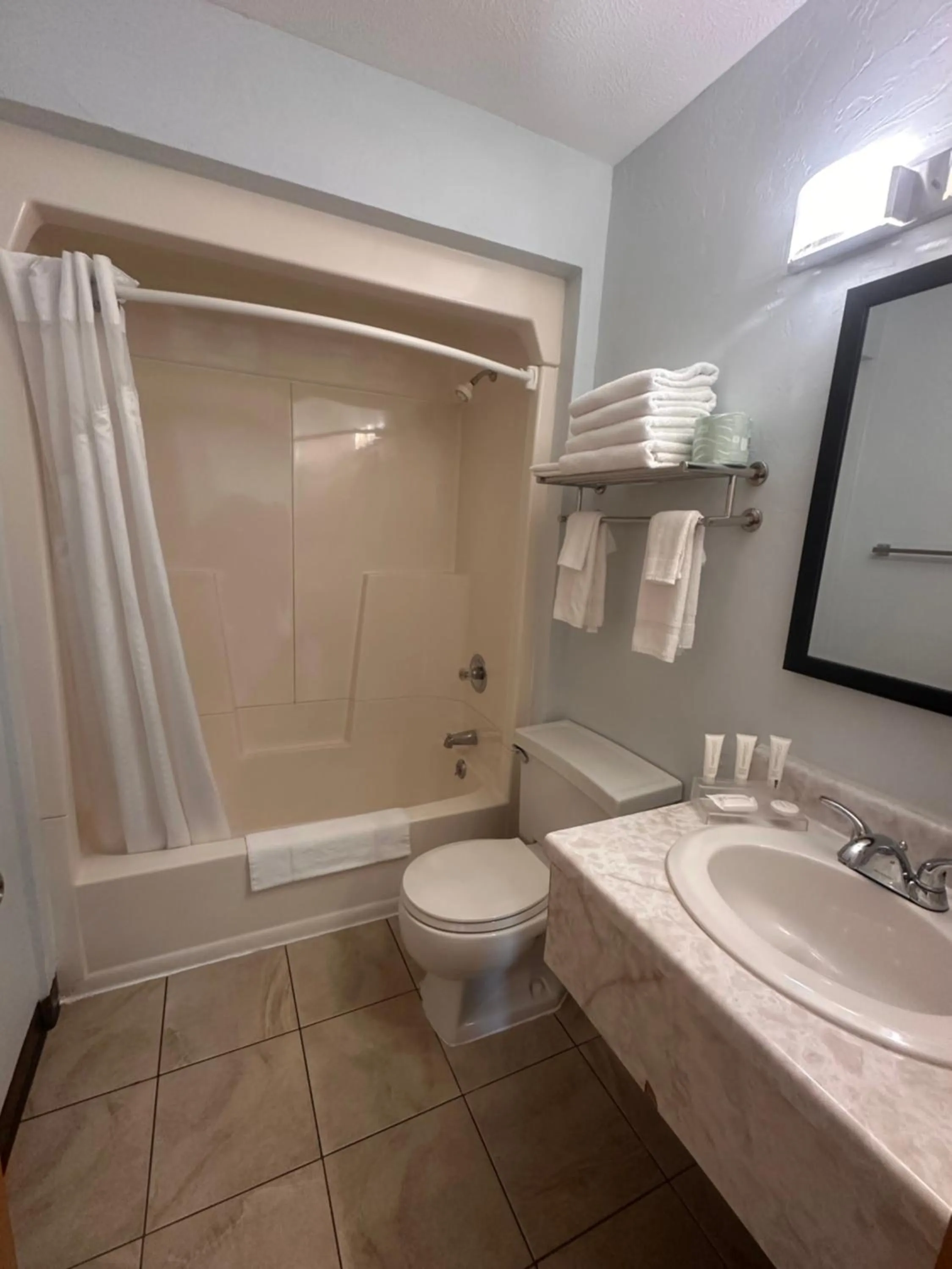 Pictured Rocks Inn and Suites