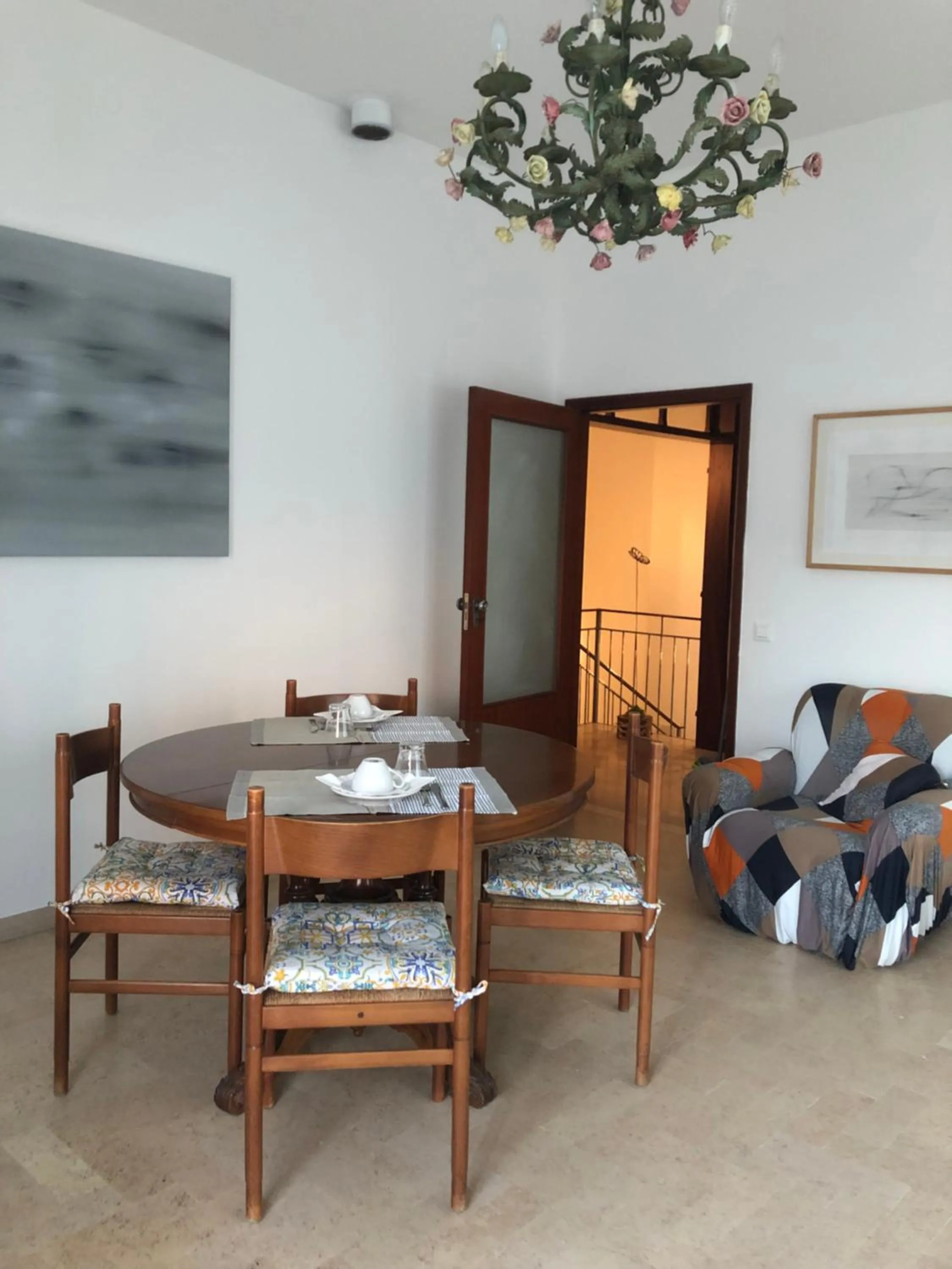 Seating area in Da Scilla