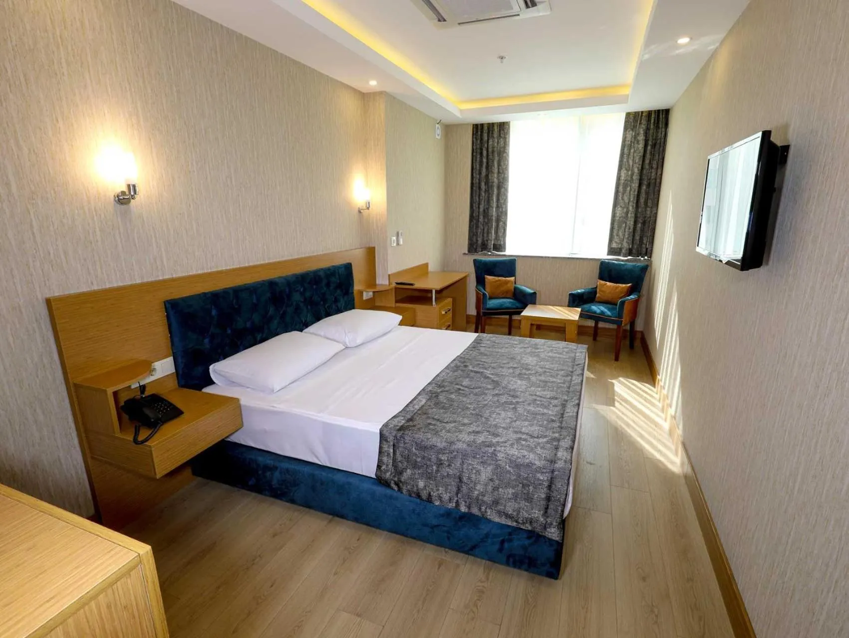 Photo of the whole room in Grand Elmira Suites