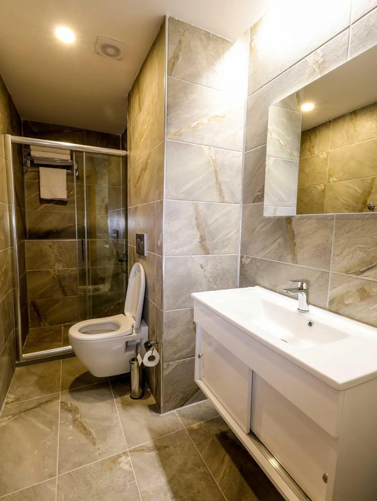 Shower in Grand Elmira Suites