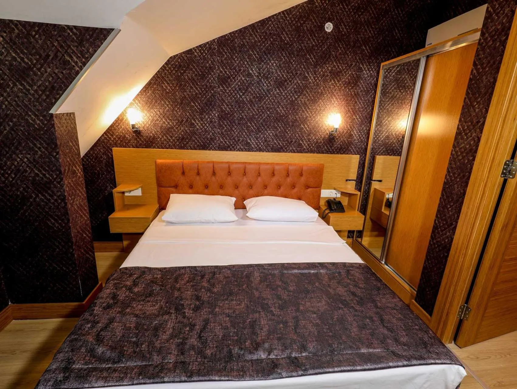 Photo of the whole room in Grand Elmira Suites