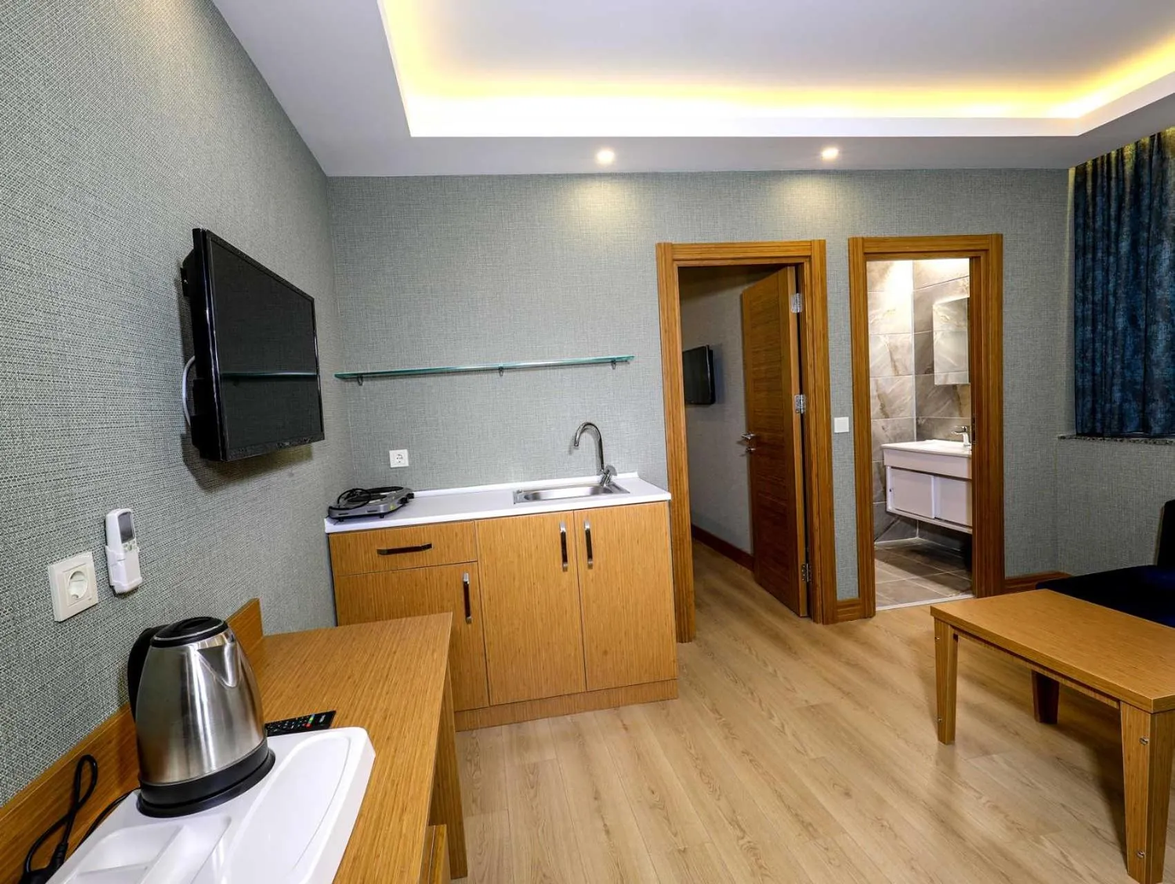 Photo of the whole room in Grand Elmira Suites