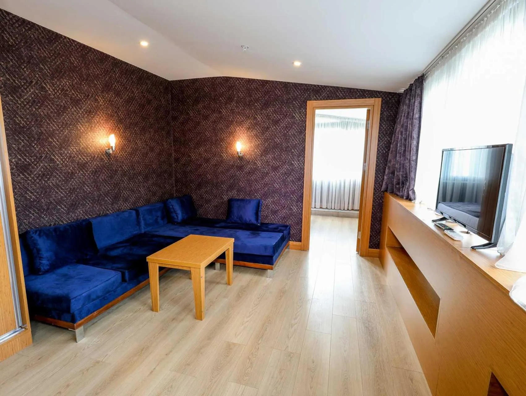 TV and multimedia in Grand Elmira Suites