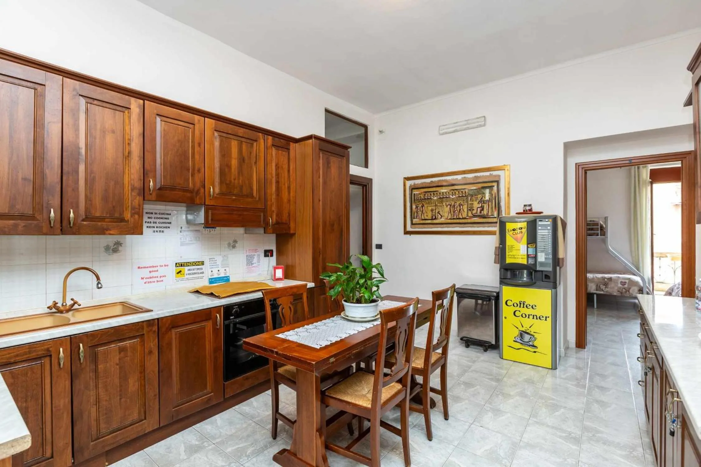 Dining area in Grotta di Rita
