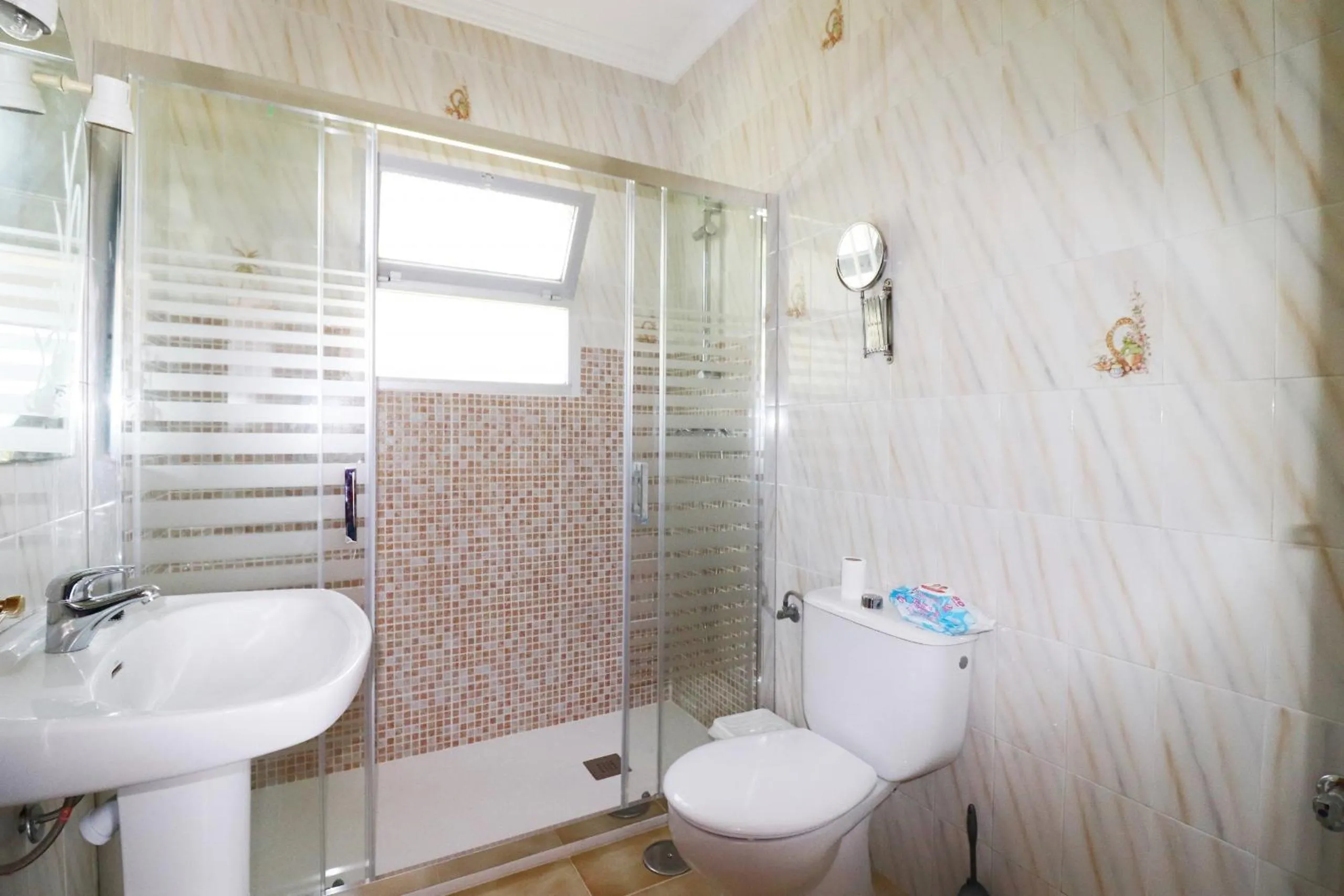 Bathroom in Villa el Romeral SpainSunRentals 1112