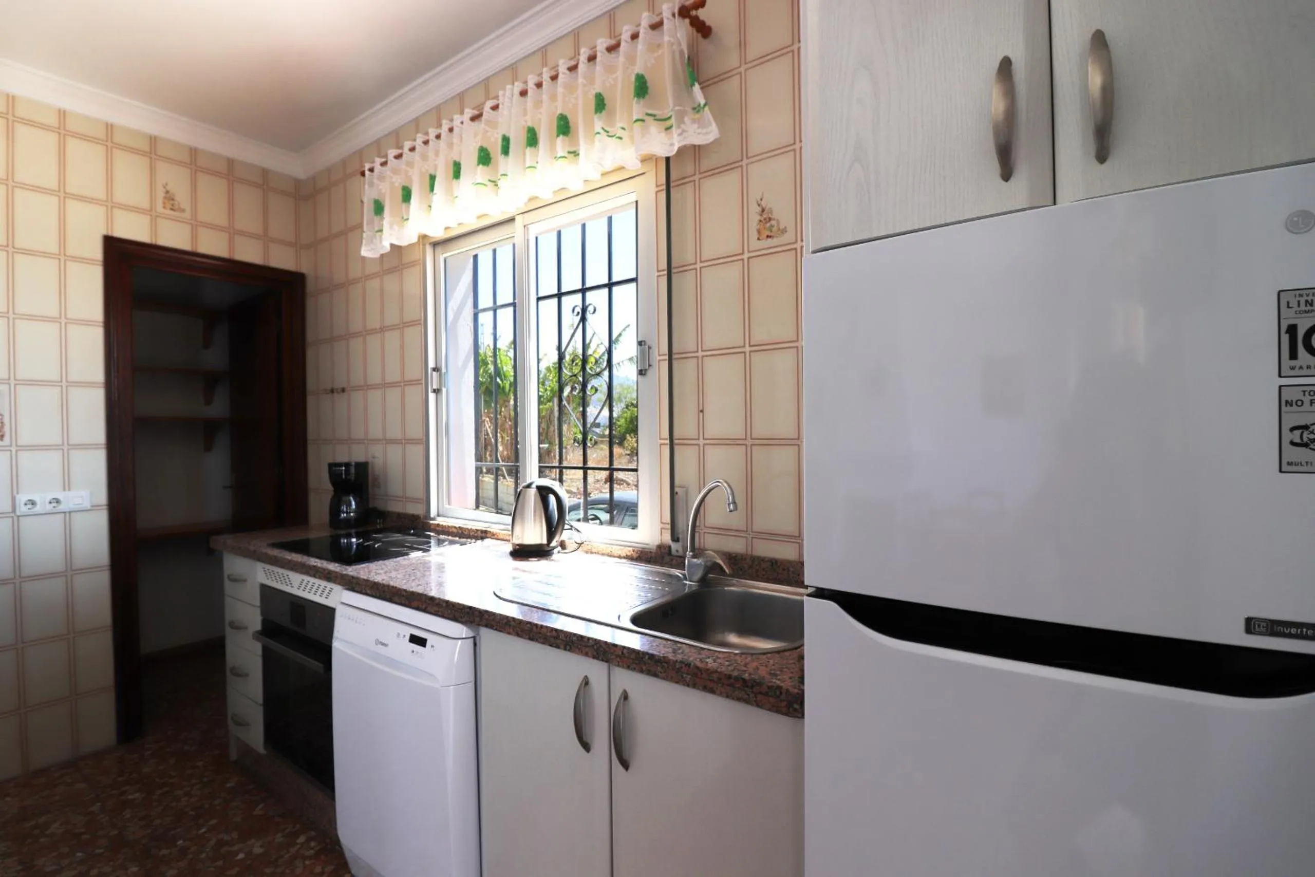 Kitchen or kitchenette in Villa el Romeral SpainSunRentals 1112
