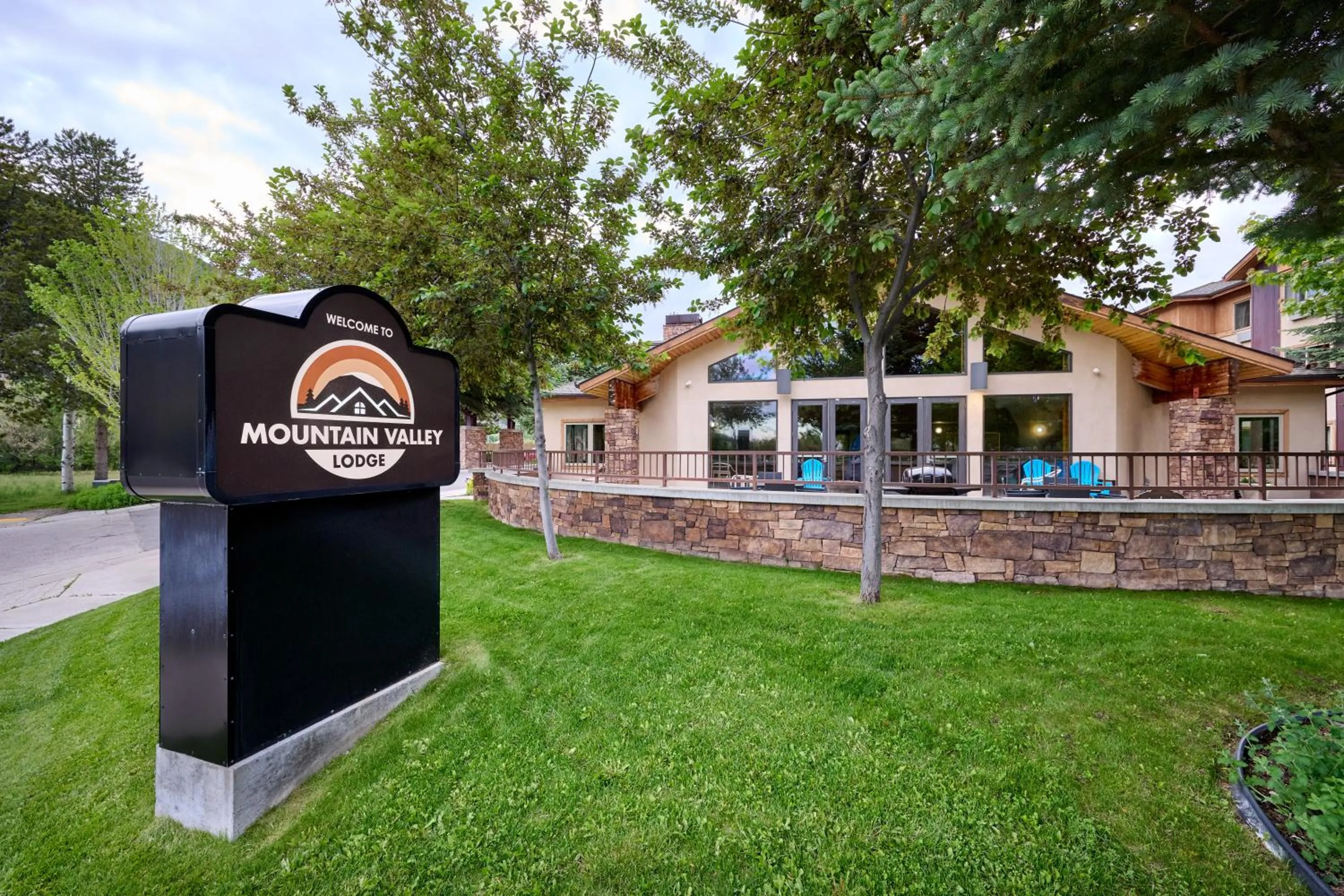 Property building in Mountain Valley Lodge Hailey Sun Valley