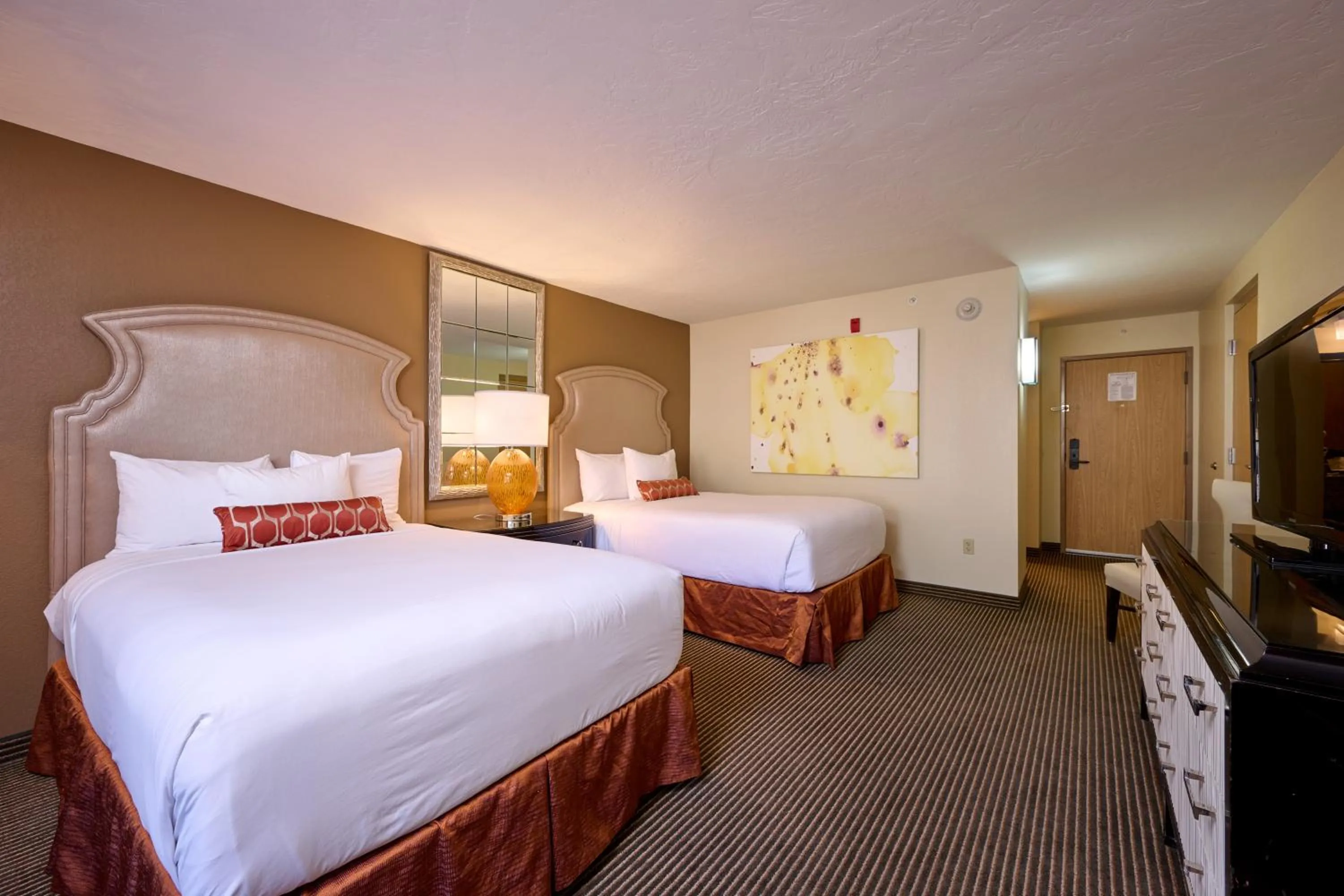 Photo of the whole room, Bed in Mountain Valley Lodge Hailey Sun Valley