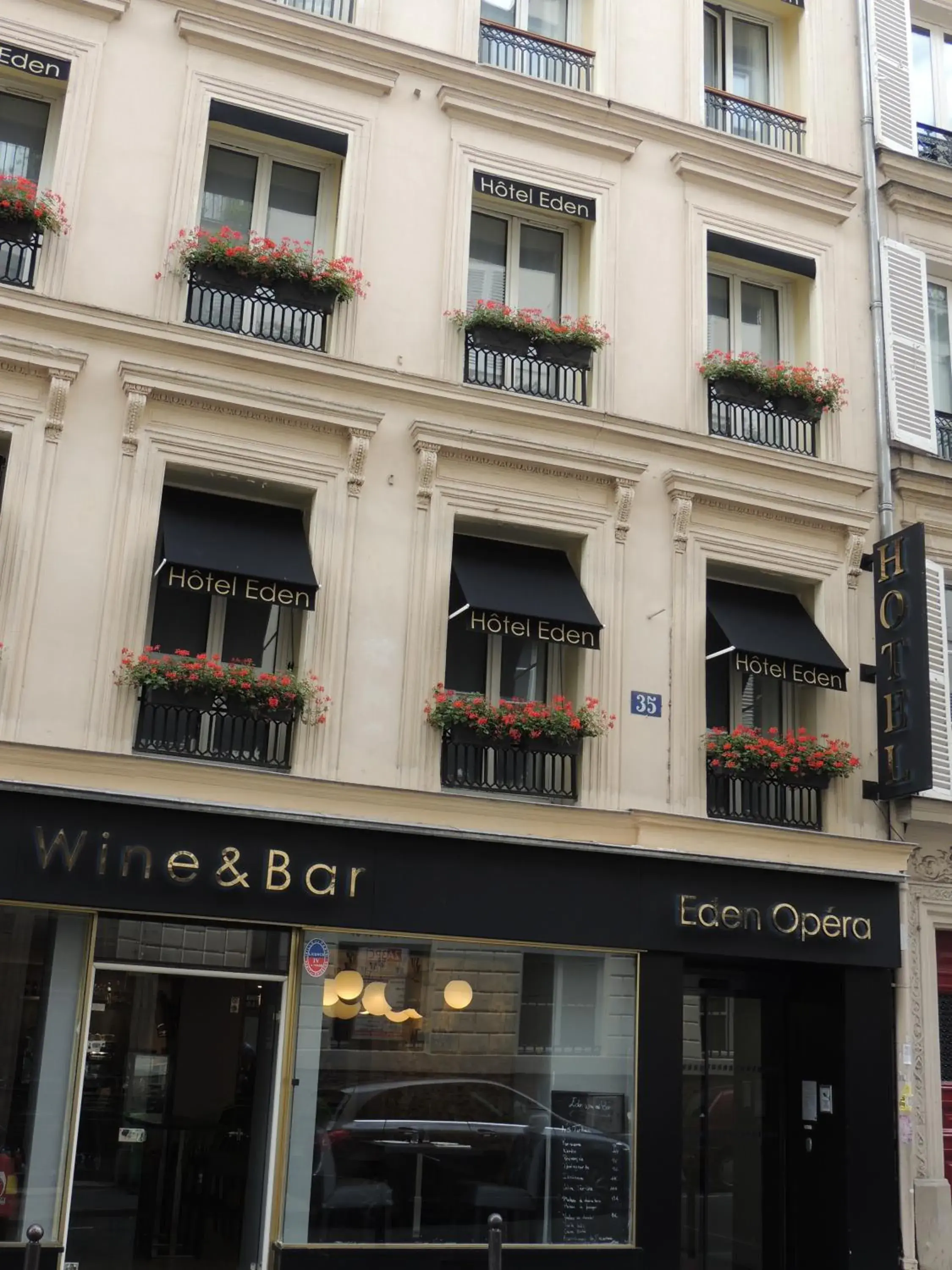 Facade/entrance in Hôtel Eden Opéra Facade/entrance in Hôtel Eden Opéra