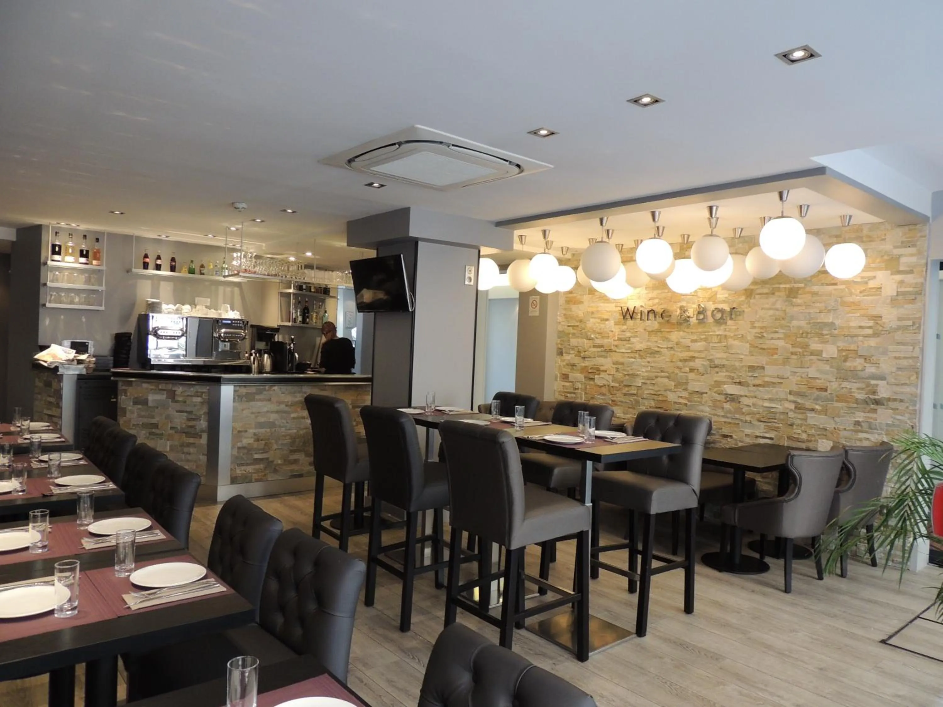 Restaurant/places to eat in Hôtel Eden Opéra