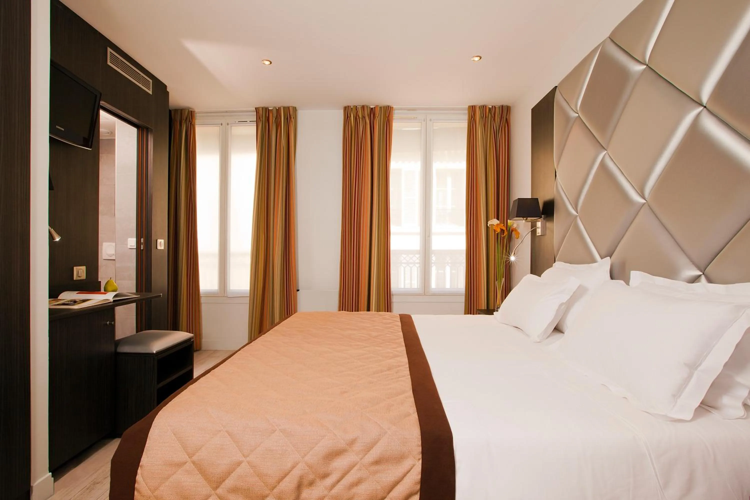 Bed in Hôtel Eden Opéra