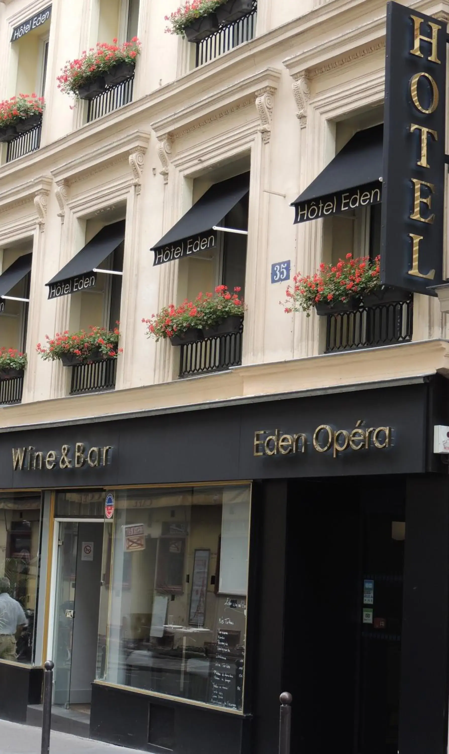 Facade/entrance in Hôtel Eden Opéra Facade/entrance in Hôtel Eden Opéra