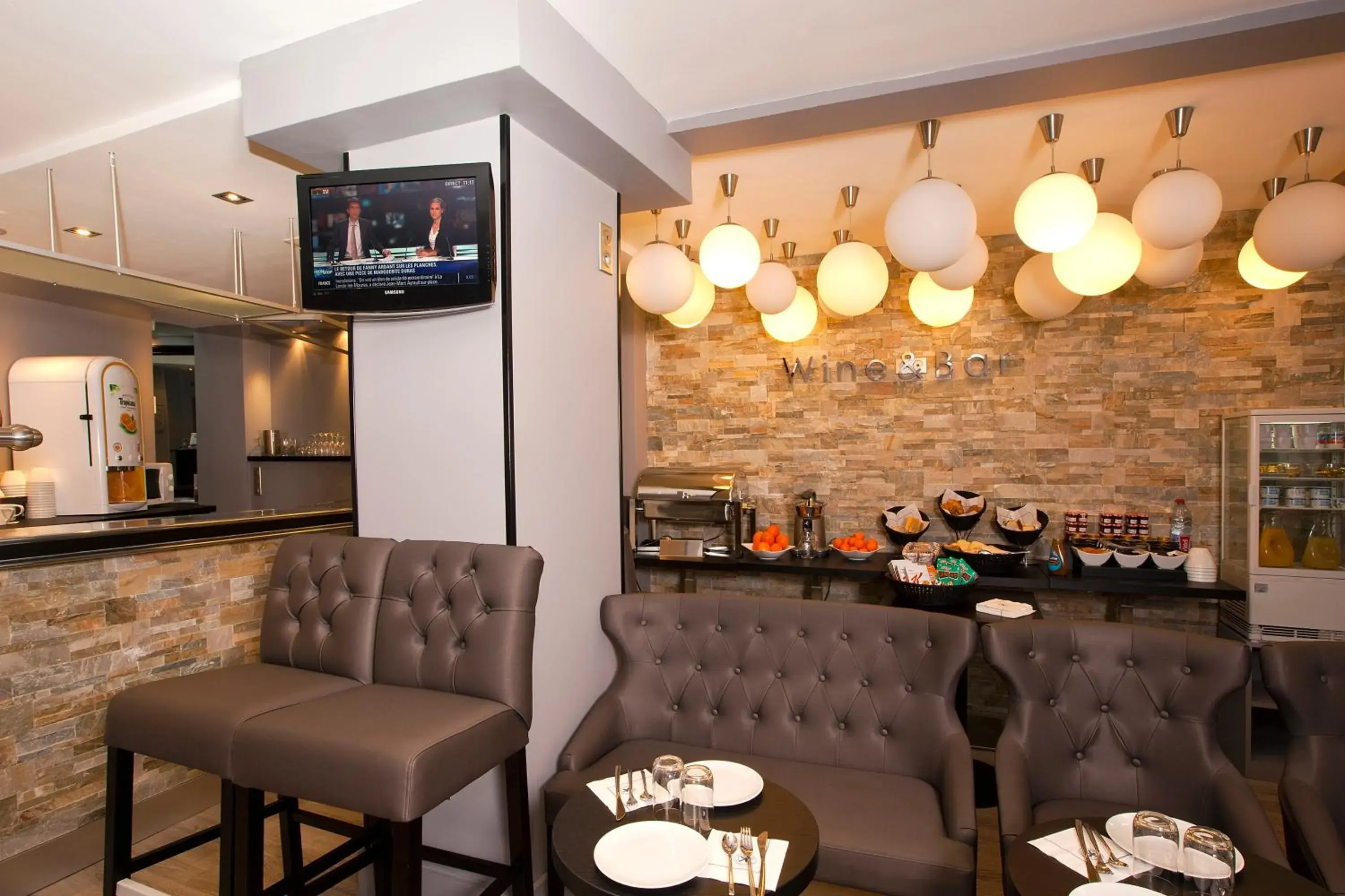 Lounge or bar in Hôtel Eden Opéra Lounge or bar in Hôtel Eden Opéra