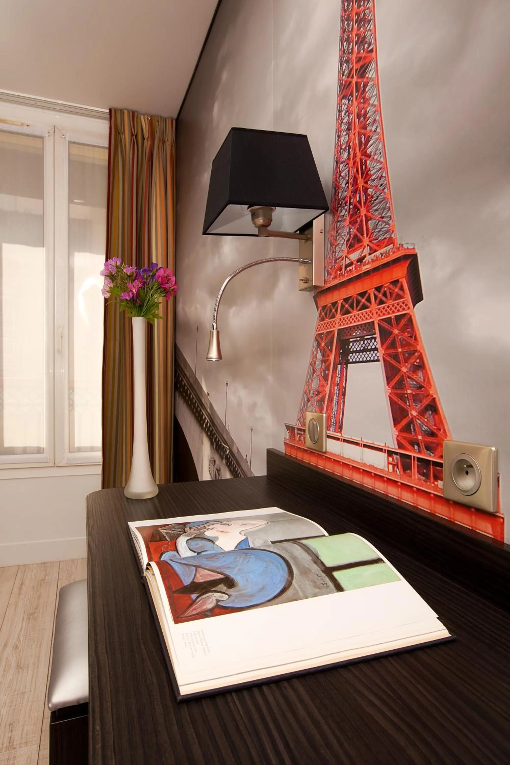 Decorative detail, Bed in Hôtel Eden Opéra