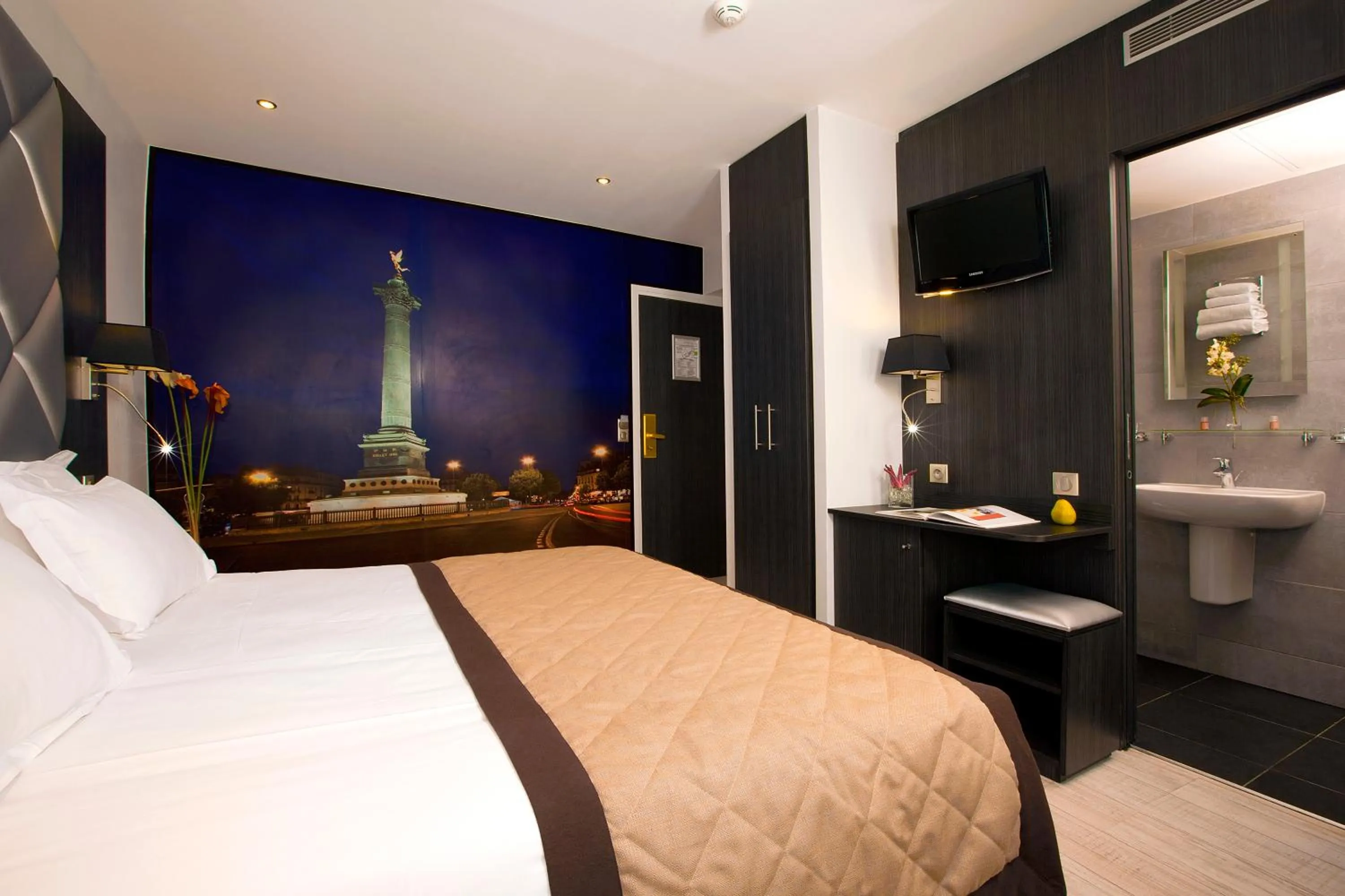 Bed in Hôtel Eden Opéra