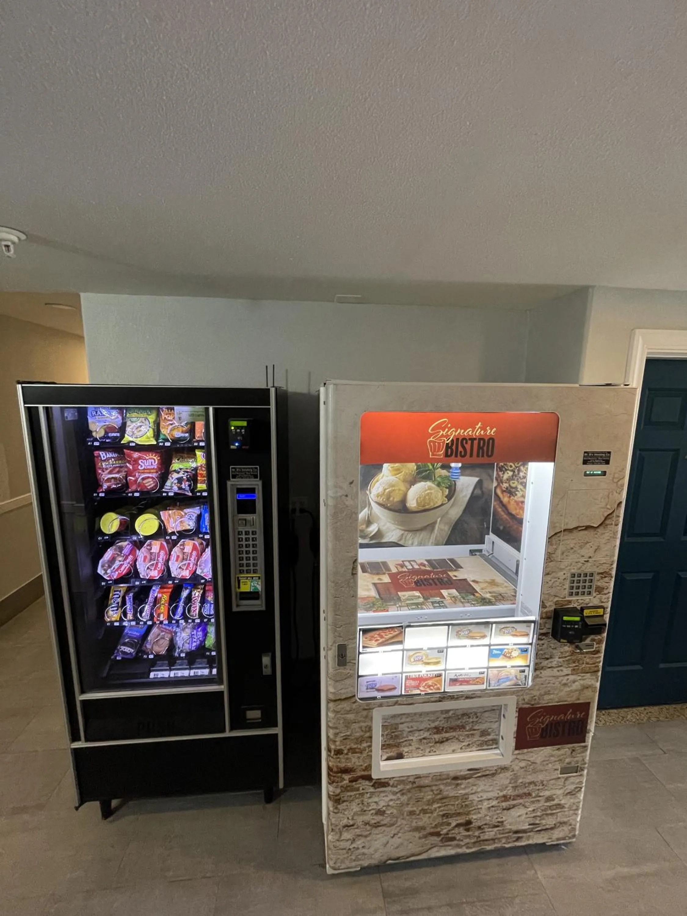 Property building in Motel 6 Hobbs, NM - Event Center