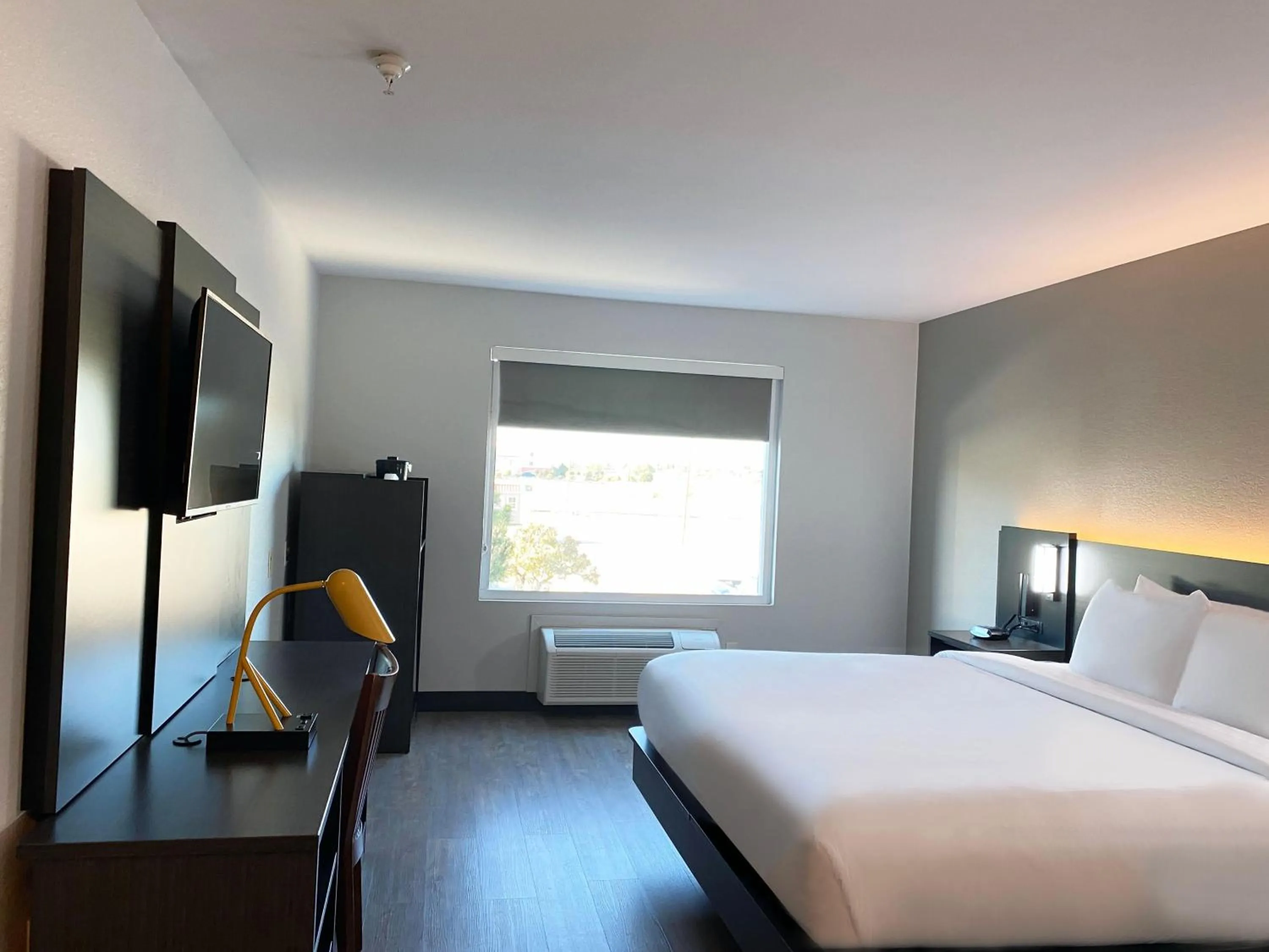 Photo of the whole room, Bed in Hawthorn Extended Stay by Wyndham Hobbs