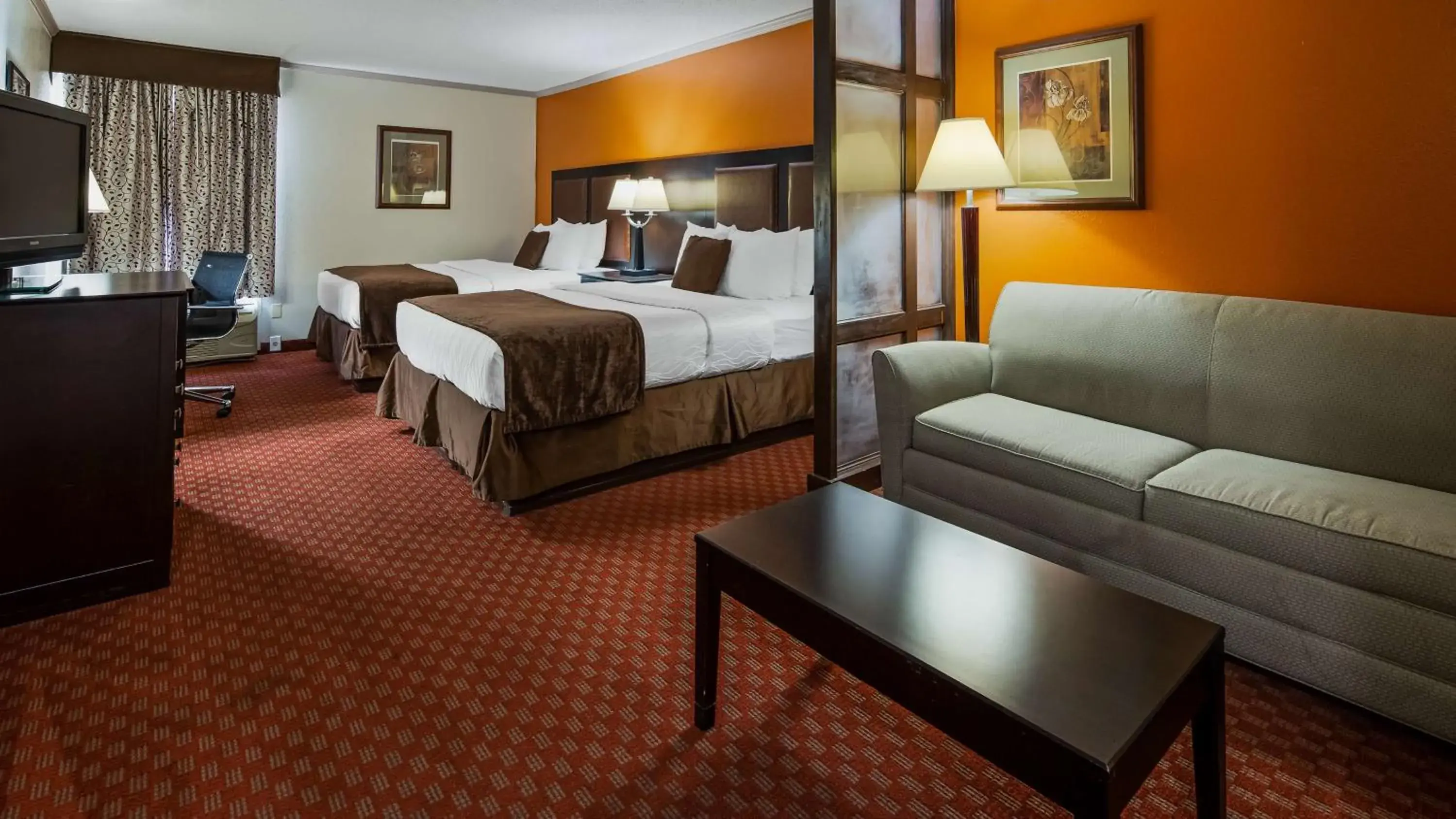 Photo of the whole room, Bed in Best Windsor Inn Photo of the whole room, Bed in Best Windsor Inn