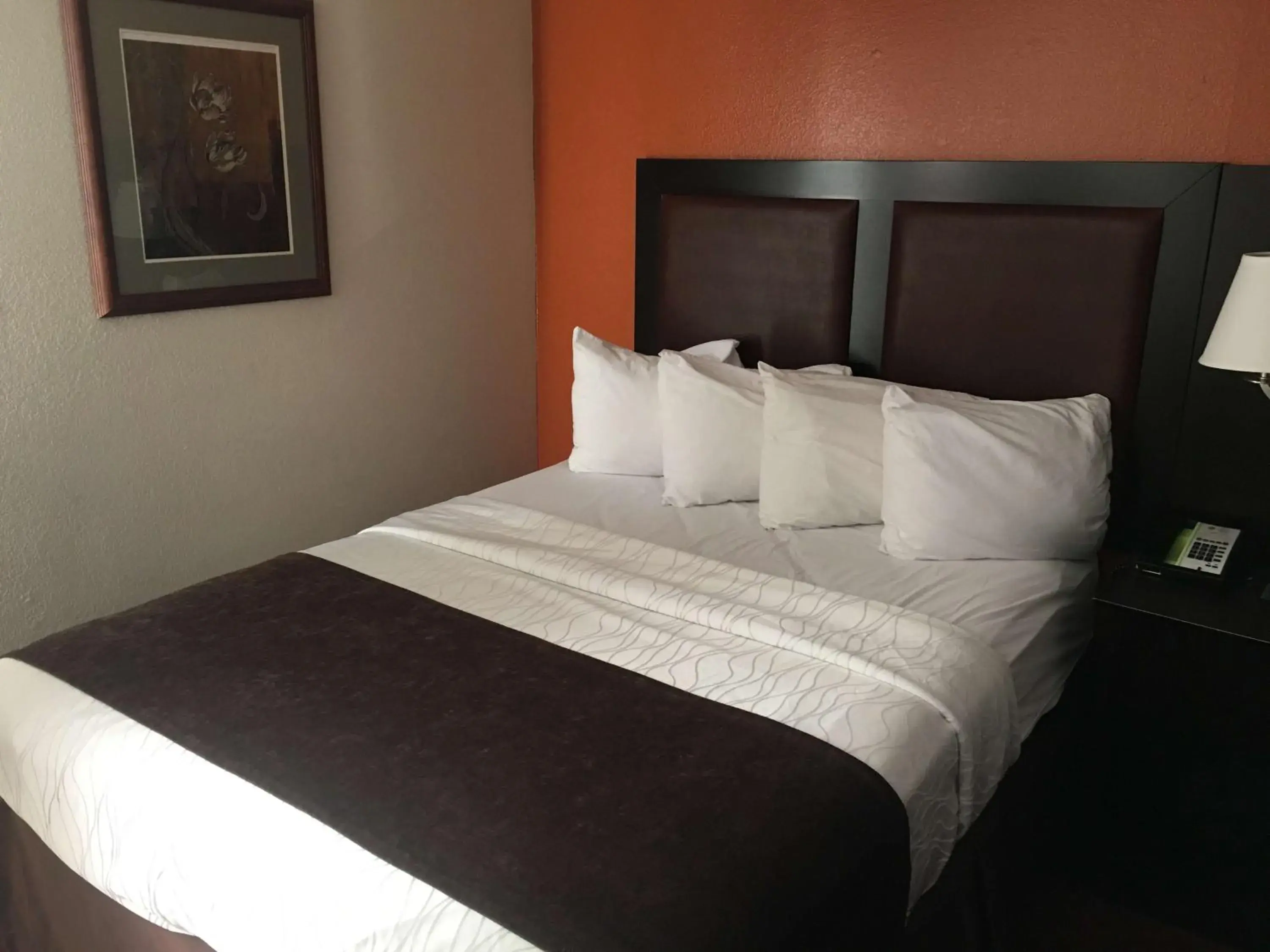 Photo of the whole room, Bed in Best Windsor Inn Photo of the whole room, Bed in Best Windsor Inn