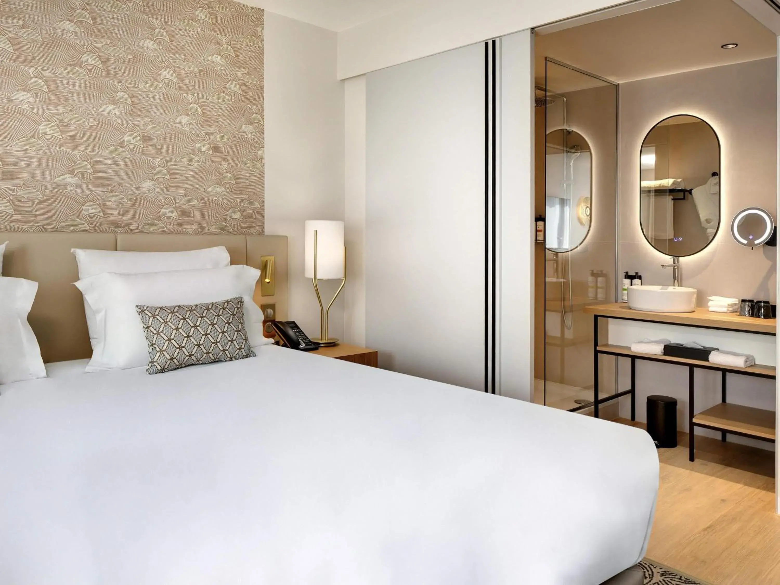 Bedroom, Bed in Pullman La Pléiade Montpellier Centre Bedroom, Bed in Pullman La Pléiade Montpellier Centre