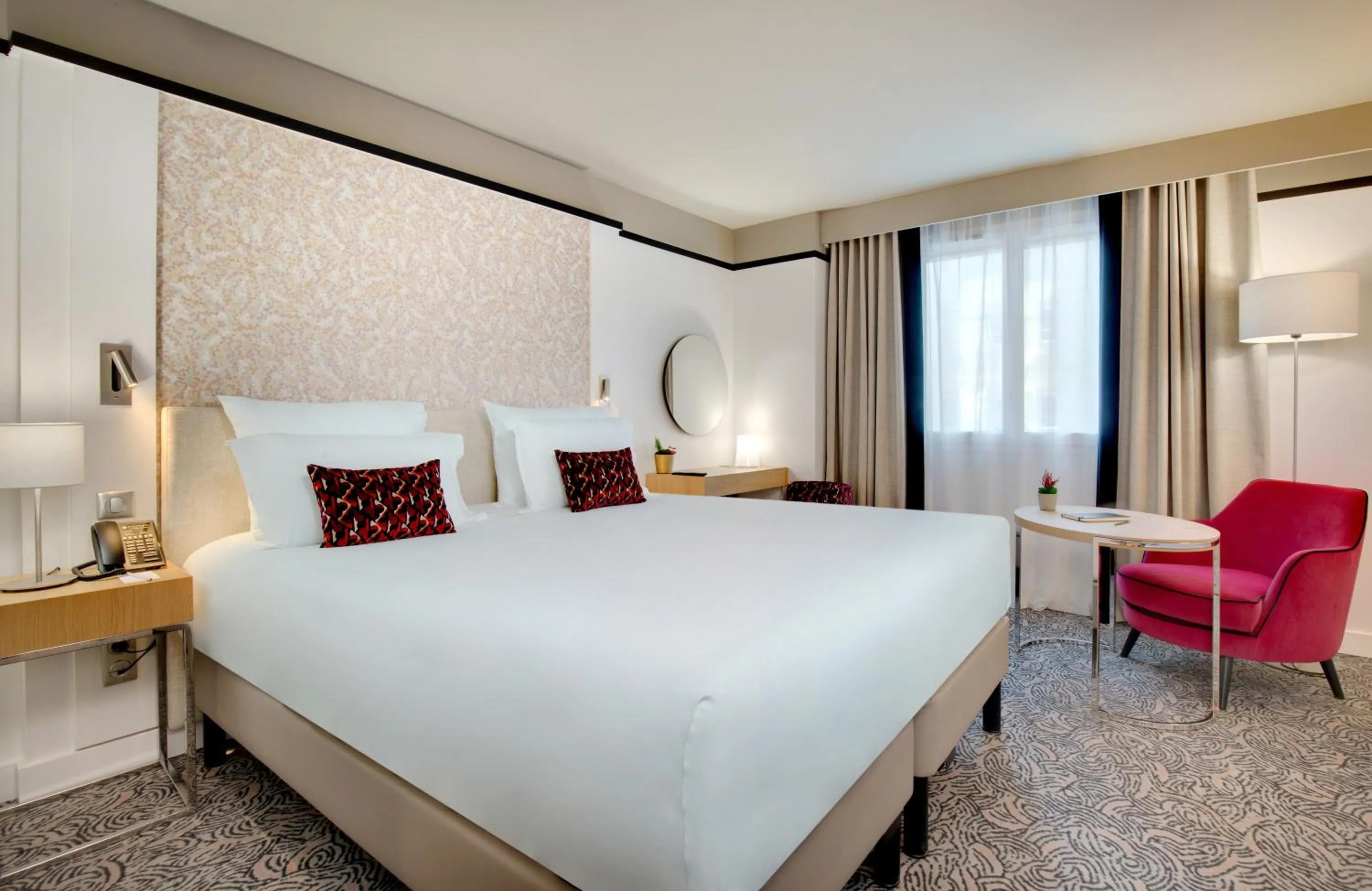 Photo of the whole room, Bed in Pullman La Pléiade Montpellier Centre