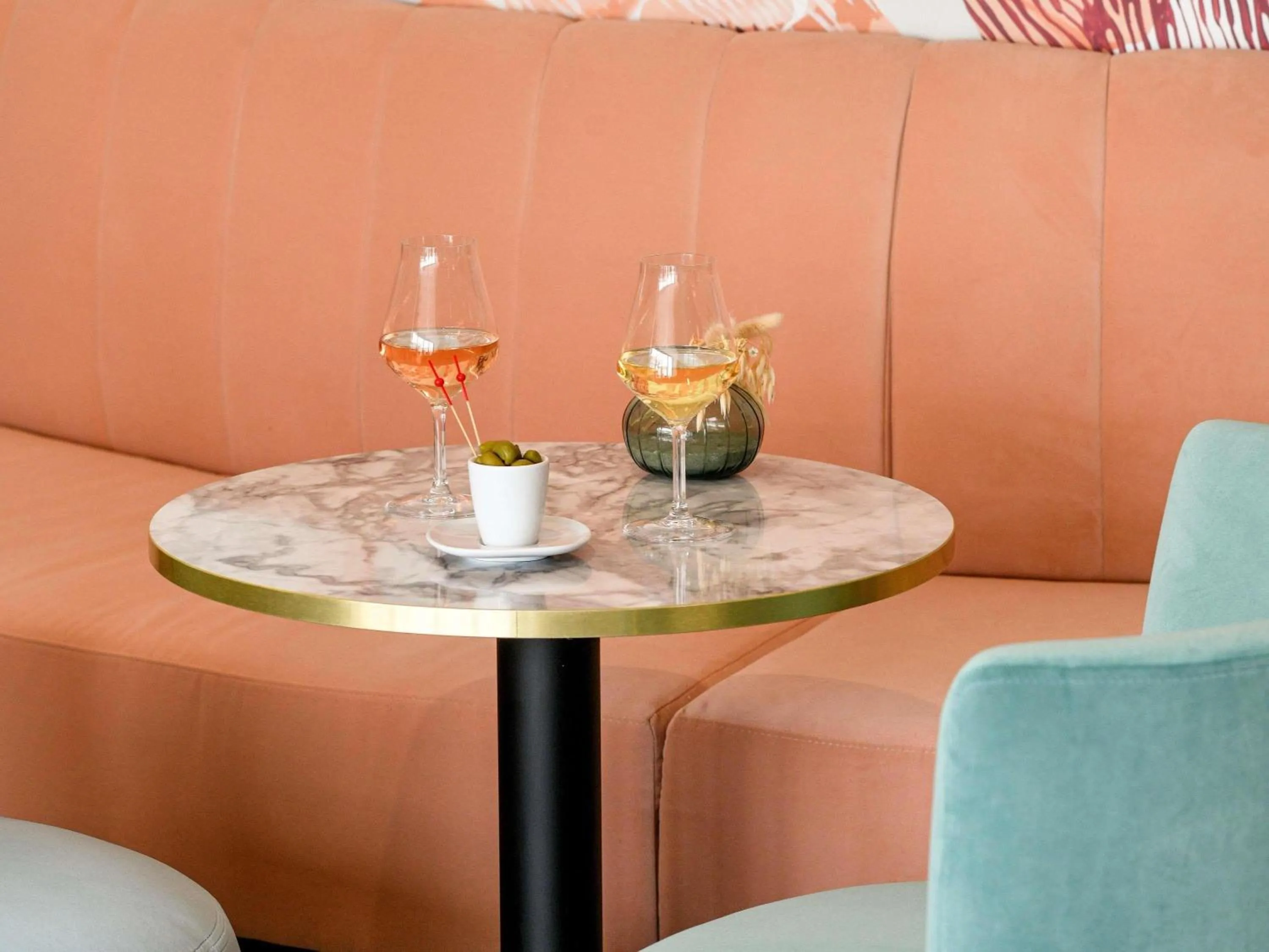 Lounge or bar in Pullman La Pléiade Montpellier Centre