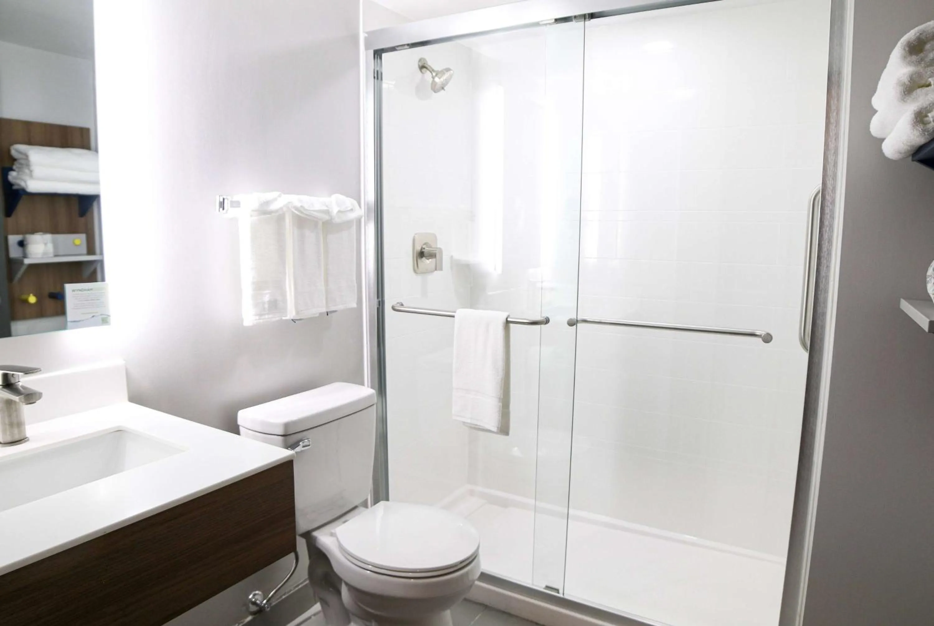 TV and multimedia in Microtel Inn & Suites by Wyndham Charlotte/Northlake